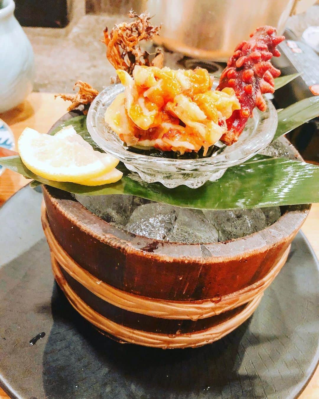 城咲仁さんのインスタグラム写真 - (城咲仁Instagram)「革命‼️😵 コレ？何かわかりまっか？ 大嫌いで、唯一食べれないと言ってもいいぐらい苦手だった ホヤ貝の刺身！最近美味しいと思ってきてしまった！ついに本当の酒飲みに‼️ 次のステップは、ホヤ貝の塩辛である、ばくらいにチャレンジ 今年は、ペナン島でドリアン食べて、遂に大嫌いだったホヤ貝にハマる‼️ ヤバイ😭味覚って、今更変わるのね #革命 #ホヤ貝 #ばくらい #味覚 #芋のソーダ割り #城咲仁」8月16日 18時42分 - shirosaki_jin_official