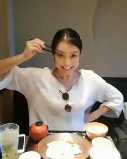 佐河ゆいのインスタグラム：「昼から上機嫌であった。  腹ぺこで食べるご飯最高すぎる」