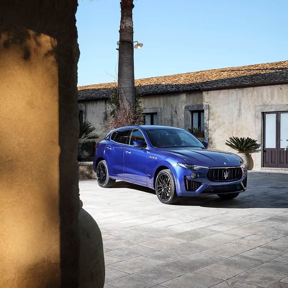 Maserati Japan | マセラティ ジャパンのインスタグラム：「日常の境界をたやすく超えて、この夏の新たな旅路にドライバーを導く『レヴァンテ』。 マセラティが誇るSUVが、ラグジュアリーと快適さの二つの要素を追求したドライビングを提供します。 #Maserati #マセラティ  #MaseratiJapan #マセラティジャパン #Levante #レヴァンテ」