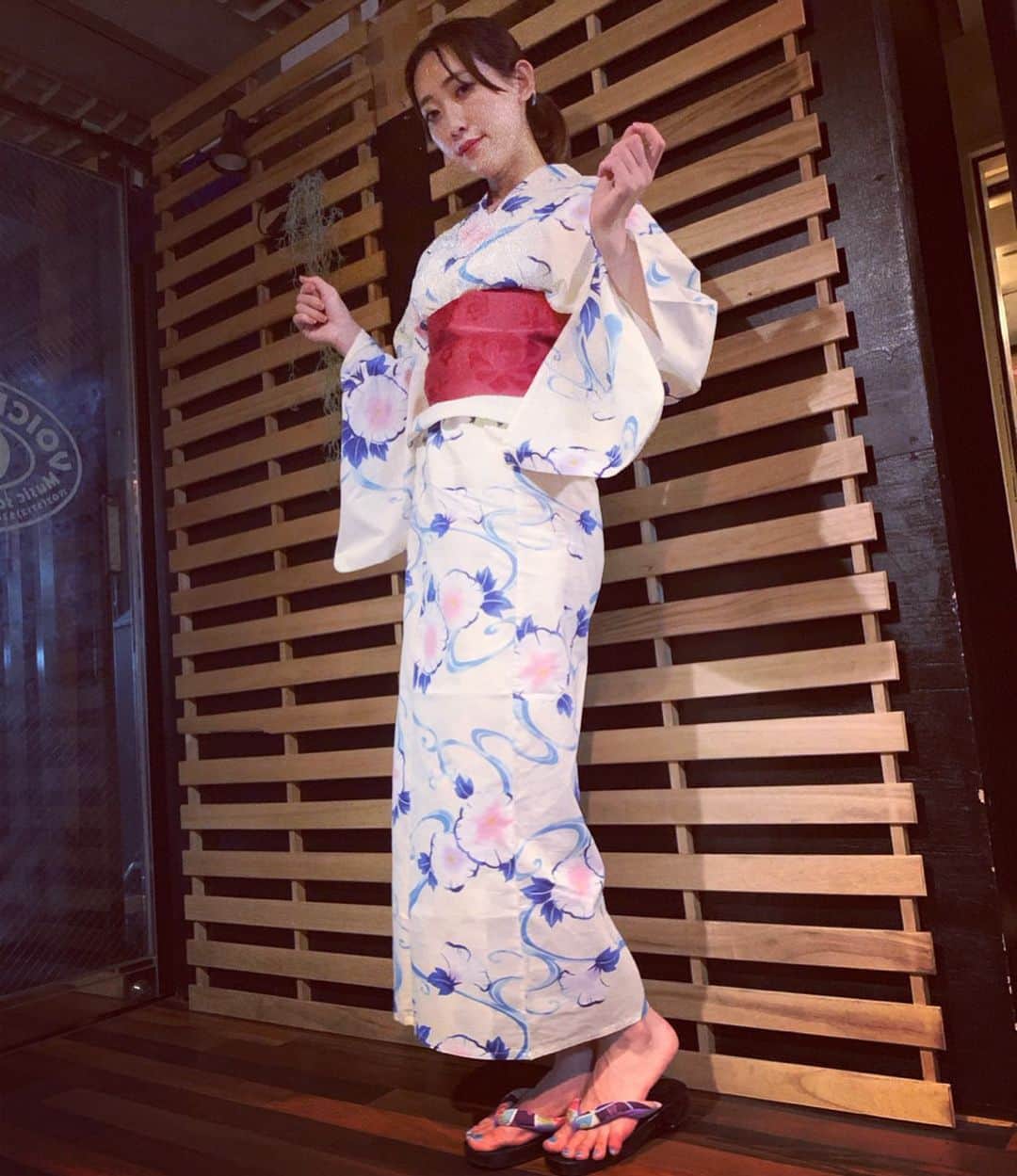 MIAKAさんのインスタグラム写真 - (MIAKAInstagram)「夏の投稿🌻何億万年ぶりかに着たよ浴衣！ 浴衣で歌うのは初めてだったけどキー高い曲だと苦しすぎるねw プライベートで浴衣が着れる日はいつくるのやら〜🤔 ・ ・ 浴衣：自前👘 シュシュ：JOJOのジョルノジョバーナの💜 ・ ・ ・ #japanesecultures #miaka」8月16日 19時06分 - miaka.jp