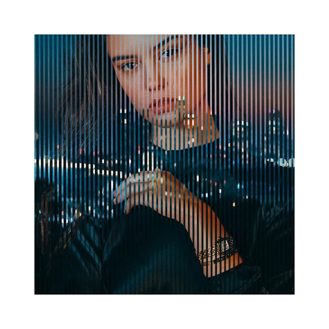 カルティエさんのインスタグラム写真 - (カルティエInstagram)「Mood of the day: Basking in the city lights. #CartierSummer #PanthèredeCartier」8月16日 18時59分 - cartier