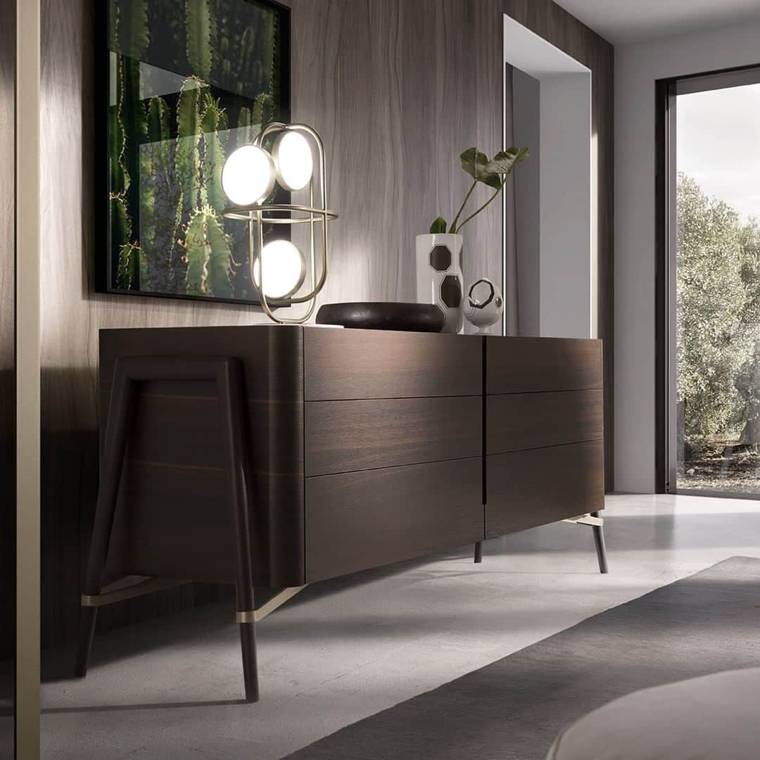 Natuzzi Officialさんのインスタグラム写真 - (Natuzzi OfficialInstagram)「Straight lines and typical 50's proportion are reproduced by architects Manzoni & Tapinassi for our Svevo chest of drawers. Elegance it's also a matter of simplicity. #Natuzzi #NatuzziItalia #comfort #elegance #design #lifestyle #style #furniture #homefurniture #madeinitaly #living #interiordesign #decor #furnituredesign #homedesign #inspiration #interior #instadesign #designlovers #italianstyle #homedecor #lovedesign #designers #designer」8月16日 19時00分 - natuzzi