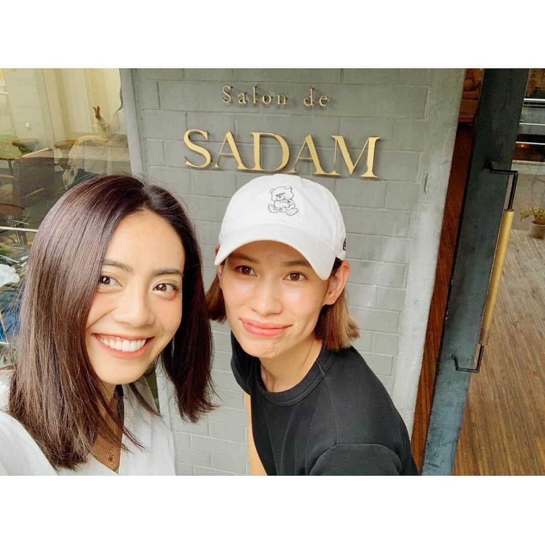 のインスタグラム：「ネイリストの @izumi_nailart さん💓  スタイリストの @kei_sadam さん✨  @salon_de_sadam  みなさん🌈 いつも有難うございます☺️」