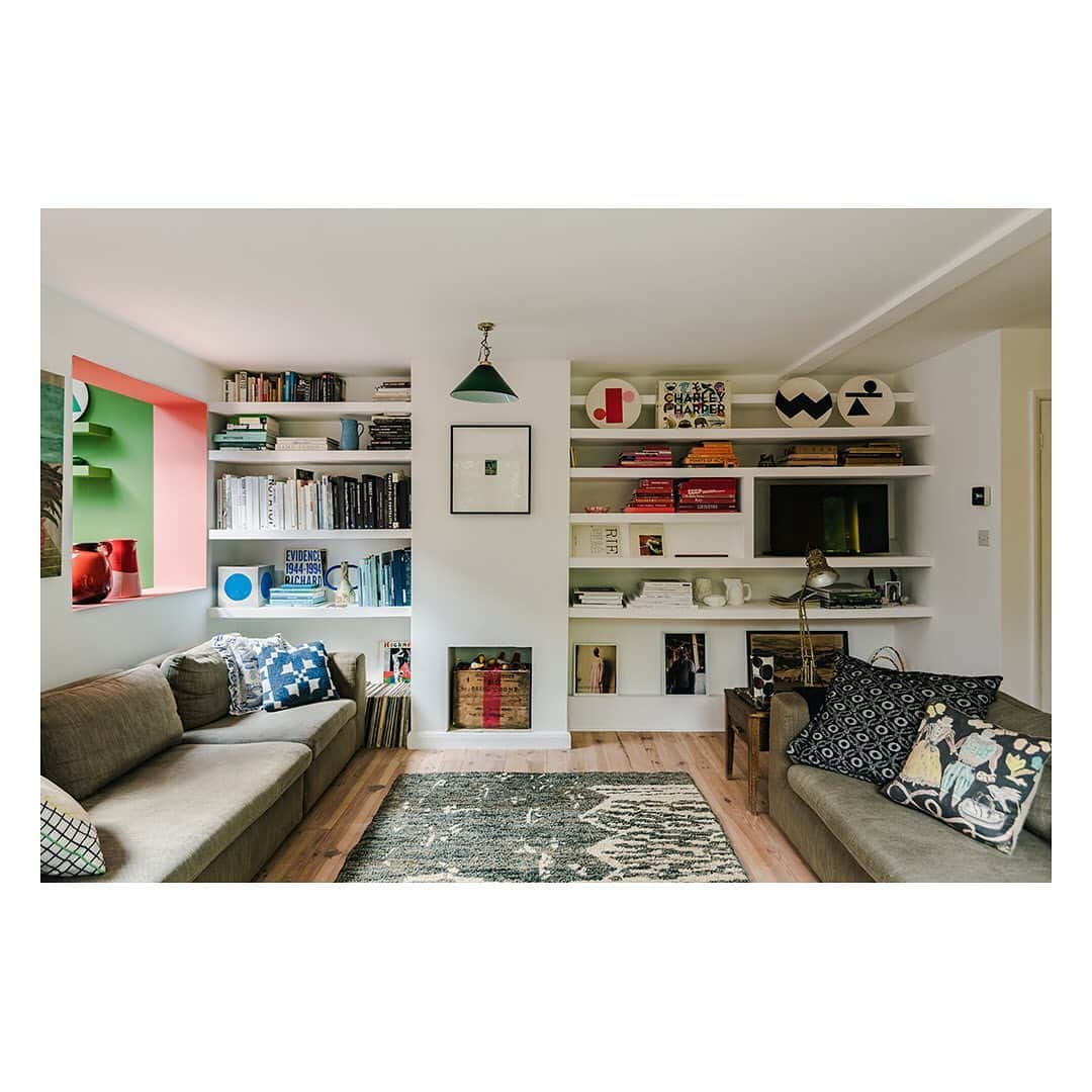 The Modern Houseさんのインスタグラム写真 - (The Modern HouseInstagram)「#forsale House of Fun: a playfully-coloured home in north London. Link in our bio to see the sales listing and request a viewing for tomorrow, Saturday 17th August.」8月16日 19時16分 - themodernhouse