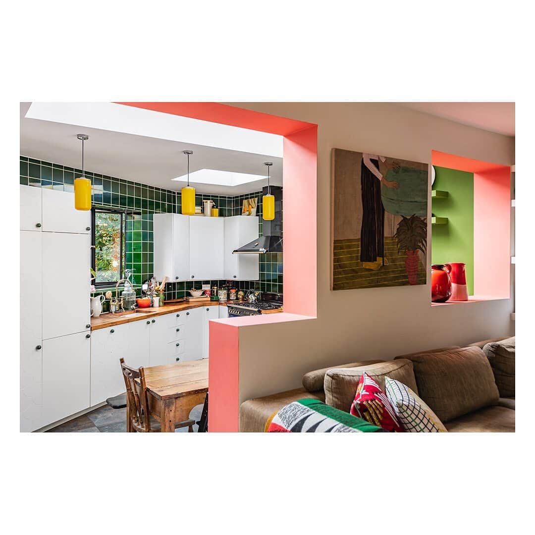 The Modern Houseさんのインスタグラム写真 - (The Modern HouseInstagram)「#forsale House of Fun: a playfully-coloured home in north London. Link in our bio to see the sales listing and request a viewing for tomorrow, Saturday 17th August.」8月16日 19時16分 - themodernhouse