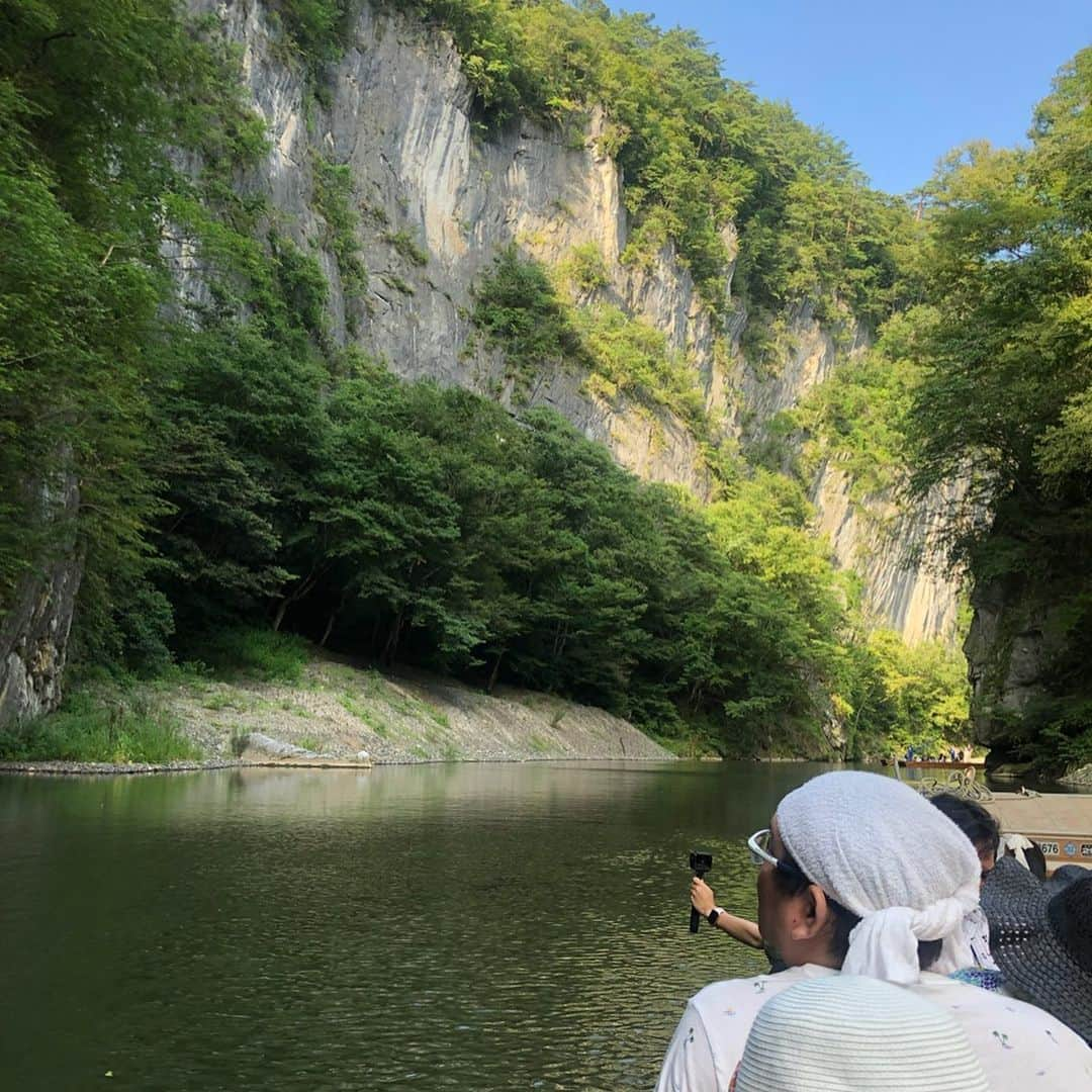 羽田野力哉さんのインスタグラム写真 - (羽田野力哉Instagram)「夏休みでした#夏休み#お盆#岩手#お盆休み#夏#げいびけい #げいびけい舟下り #猊鼻渓 #北上#ひまわり#ひまわり畑#盛岡#奥州市#水沢江刺#新幹線#のぞみ#ウォシュレットあってビックリ#サロモ#海#岩手観光#楽しすぎでした#今日から出勤」8月16日 19時08分 - hatabo_hair_improve