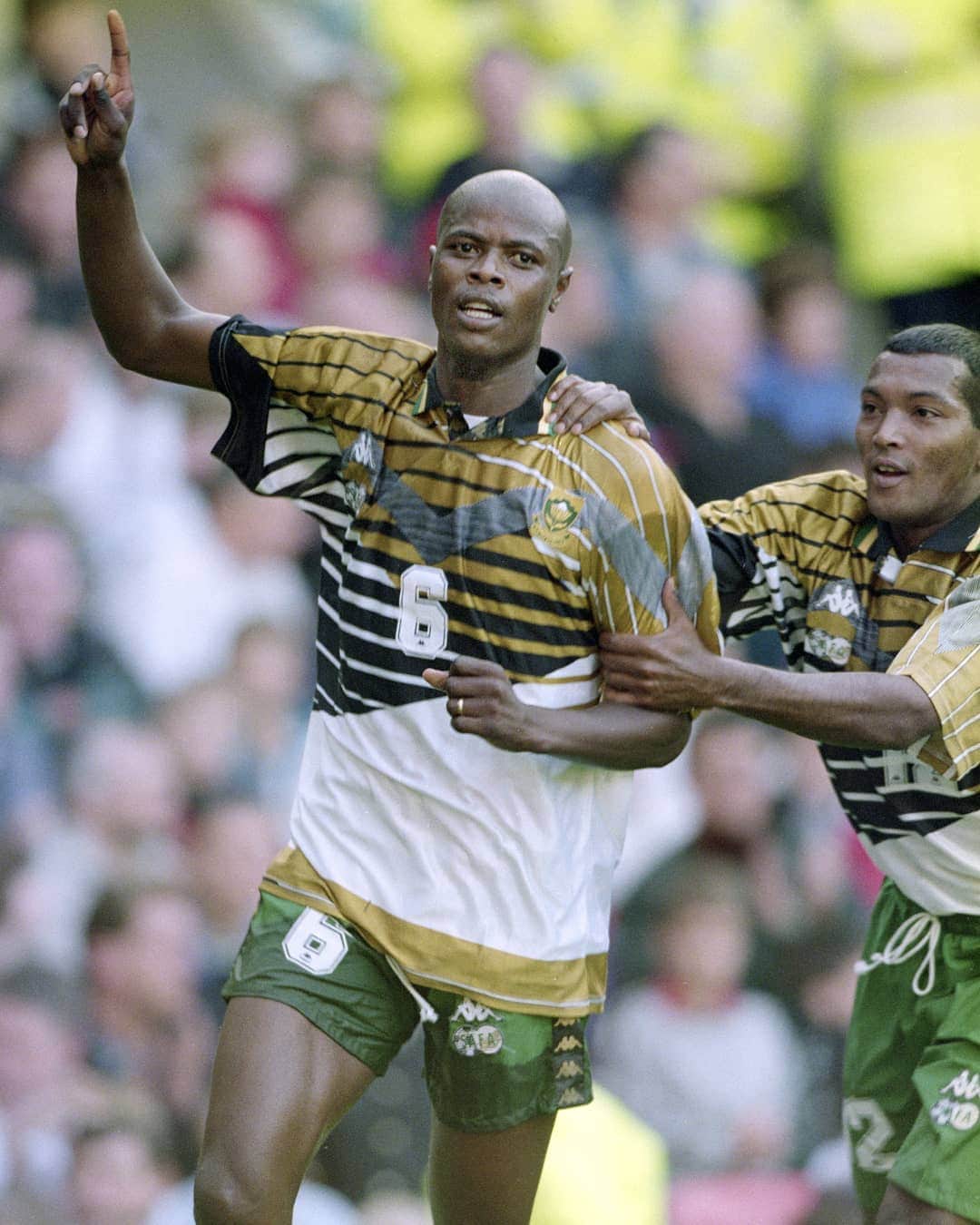 FIFAワールドカップさんのインスタグラム写真 - (FIFAワールドカップInstagram)「#OnThisDay in 1997, the late Phil #Masinga scored the goal that secured #SouthAfrica’s qualification to their first FIFA #WorldCup at France 1998. ⚽️🇿🇦🙌 #BafanaBafana #Chippa #RIP」8月16日 19時13分 - fifaworldcup