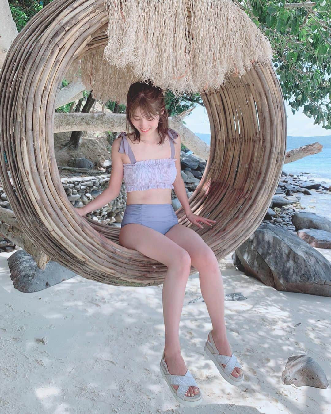 鈴木茉由さんのインスタグラム写真 - (鈴木茉由Instagram)「船に乗ってコーラル島へ🏖 船酔い怖かったから15分くらいで行ける近い島にした💕 運転してくれたおじちゃんがすっごく優しくて着いてからもたくさん案内してくれてほっこりしたよ🥰 パラセーリング、すっごく気持ち良かった~🥺💗💗 海がキラキラして見えた💖 またやりたいなっ💖 . 水着は #jillbyjillstuart 👙 . #sripanwa #thailand #phuket #swimwear #pool #bikini #fashion #me #ootd #タイ #プーケット #水着 #ビーチ #海 #mayu__travel #コーラル島 #coralisland」8月16日 19時21分 - mayu__09