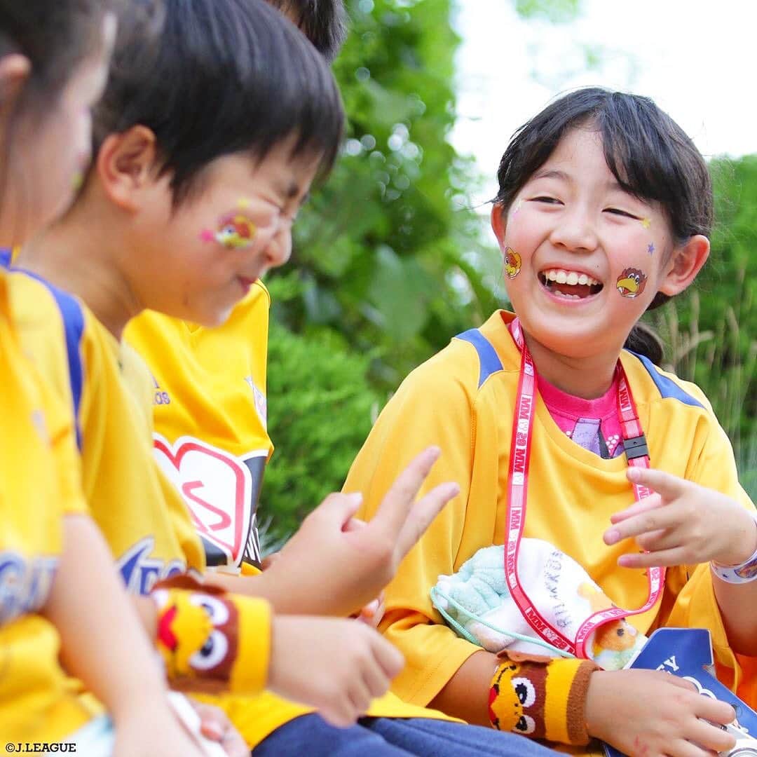 のインスタグラム：「. スタジアムは、ステキな笑顔で溢れています😊✨ ﻿ #Ｊリーグ﻿ #jleague﻿ ﻿ #ベガルタ仙台﻿ #子ども #キッズ #kids﻿ #サポーター #キッズサポーター﻿ #可愛い #かわいい #cute﻿ #フェイスペイント  #facepaint #facepainting﻿ #会話 #会話中  #楽しい #嬉しい #happy﻿ #笑顔 #スマイル #smile﻿ #ナイスショット #ベストショット﻿ #niceshoot #bestshot」