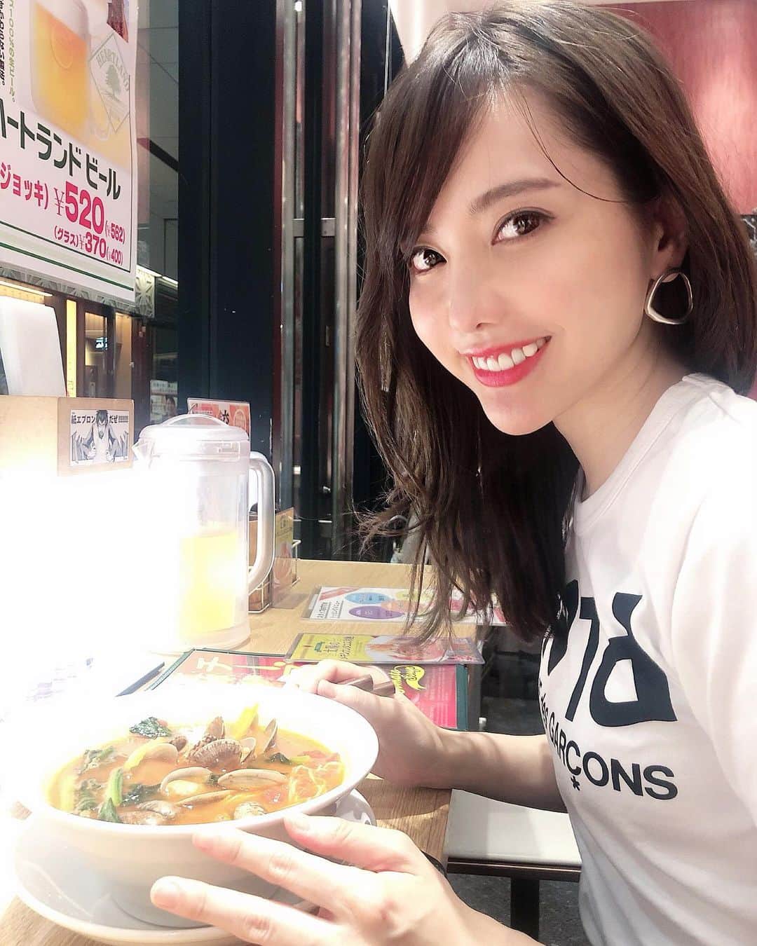 のインスタグラム：「大好きな太陽のトマト麺！ 映画前にさくっと食して🍜 ご近所に出来てほしいお店ナンバー5くらいです←微妙 私はボンゴレにチビバジが鉄板🥺 美味しくてしあわせ120%🥺 #グルメ#太陽のトマト麺#ラーメン#ラーメンあいしてる#ラーメン部」
