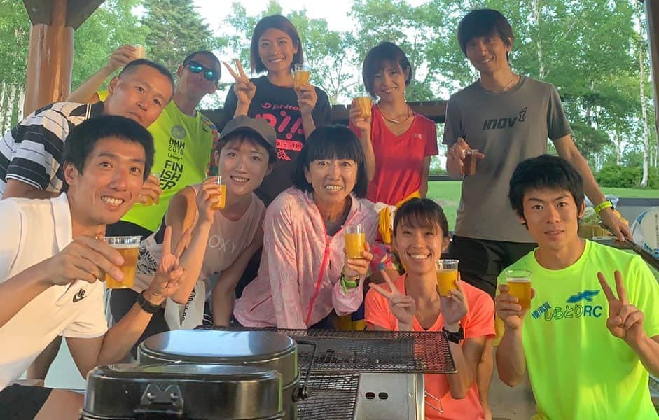 西谷綾子さんのインスタグラム写真 - (西谷綾子Instagram)「✴︎ 菅平合宿🏃‍♀️🏔 女子は2時間50分切り〜3時間切りを 目標にしているメンバーたち🤗✨ ・ ・ 気合を入れて臨んだものの、 ガッツリ追い込むほど 体調が万全ではなかったので…😭😫 質も量も落として、じっくり脚づくりに🐾😊 切り替え👍👍👍 ・ ・ 現状を受け止め冷静な判断で最善を尽くす‼︎ ・ ・ 明日はBaSRC練習会☺️🌠 19:00〜織田フィールド🌻 http://basrc.spo-sta.com ・ #今年も楽しかった #ありがとう #みんなの頑張りが結果へ繋がりますように #bbq #飯盒ホカホカご飯  #飯盒ランナー大活躍 😂 #綾子run  #サブスリーへの挑戦」8月16日 19時31分 - ayako.nishitani