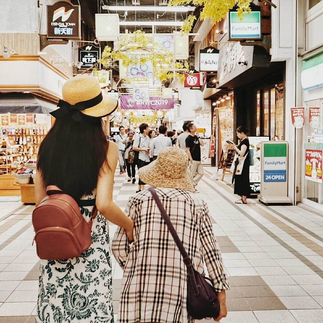 吉松育美さんのインスタグラム写真 - (吉松育美Instagram)「. Quick trip to my hometown between work. A date with my grandma is one of my favorite thing.👵👩💕 . お盆ですね🎐 . 仕事の合間にちょっとだけ実家に帰省です💗 . こうやって祖母との博多ブラブラデートは毎回の楽しみのひとつ💗👭 . もう８７歳の年ですが元気に博多の街を歩いて食べて🙌いつまでも元気でいてね💗💗💗 . . #photoshooter #photographyislifestyle #justshootme #iloveportraits #editlightroom  #editorialfashionshoot #lightroompresents #shotwithcanon #throughtheireyes #写真を楽しみ隊 #フィルター越しの世界 #海外在住」8月16日 19時54分 - ikumiyoshimatsu