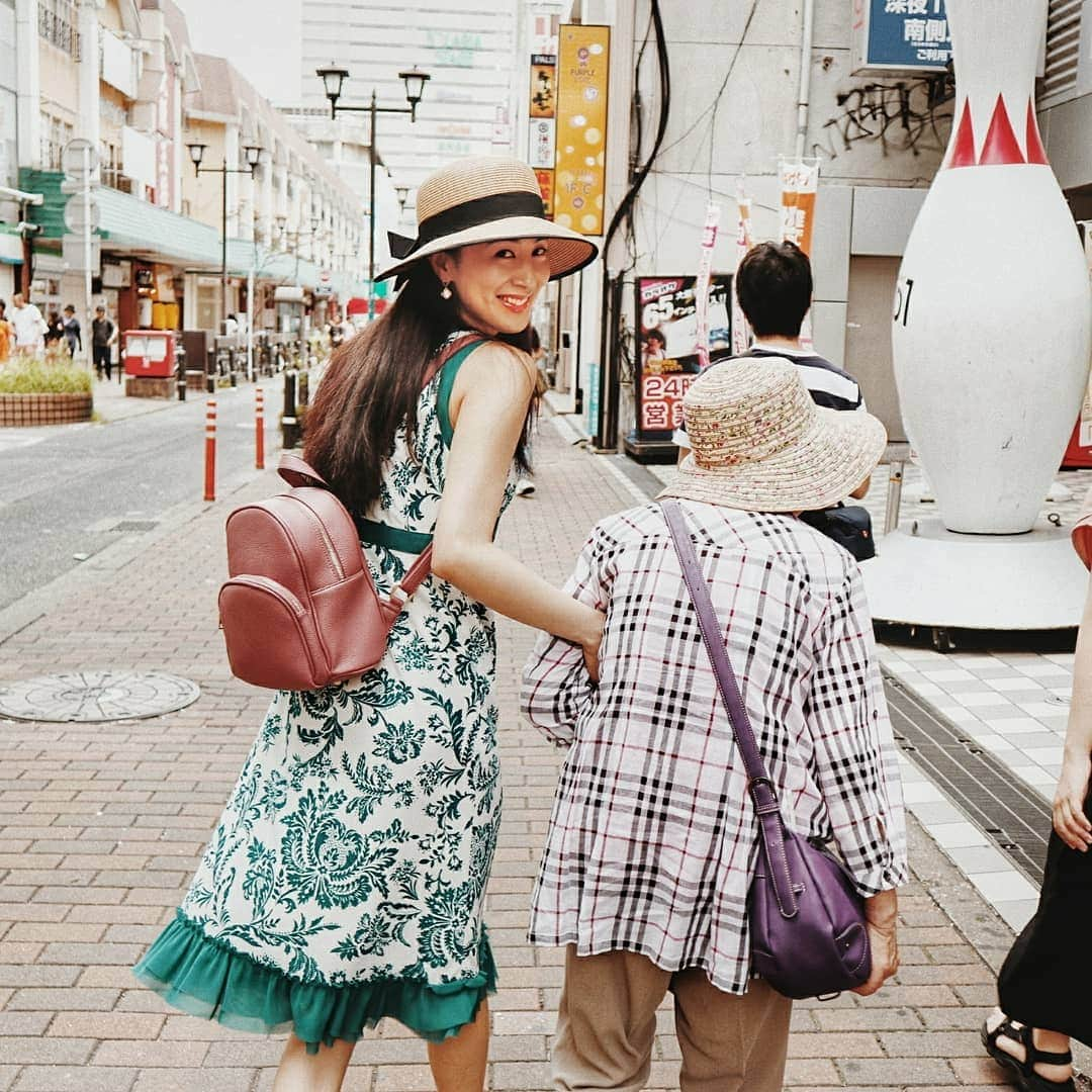 吉松育美さんのインスタグラム写真 - (吉松育美Instagram)「. Quick trip to my hometown between work. A date with my grandma is one of my favorite thing.👵👩💕 . お盆ですね🎐 . 仕事の合間にちょっとだけ実家に帰省です💗 . こうやって祖母との博多ブラブラデートは毎回の楽しみのひとつ💗👭 . もう８７歳の年ですが元気に博多の街を歩いて食べて🙌いつまでも元気でいてね💗💗💗 . . #photoshooter #photographyislifestyle #justshootme #iloveportraits #editlightroom  #editorialfashionshoot #lightroompresents #shotwithcanon #throughtheireyes #写真を楽しみ隊 #フィルター越しの世界 #海外在住」8月16日 19時54分 - ikumiyoshimatsu