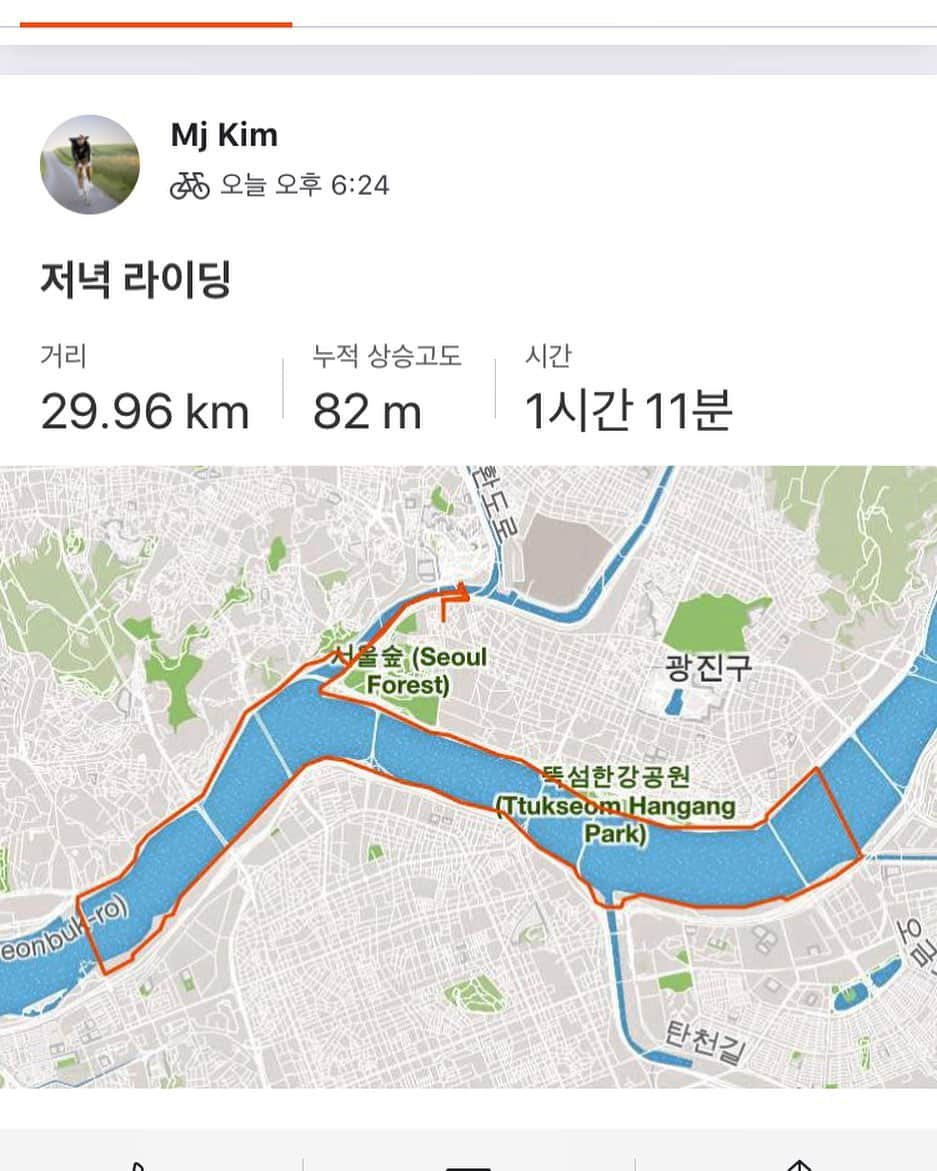 キム・ミンジュンのインスタグラム：「옆바람 보단 맞바람🚴🚴🤟🏼」