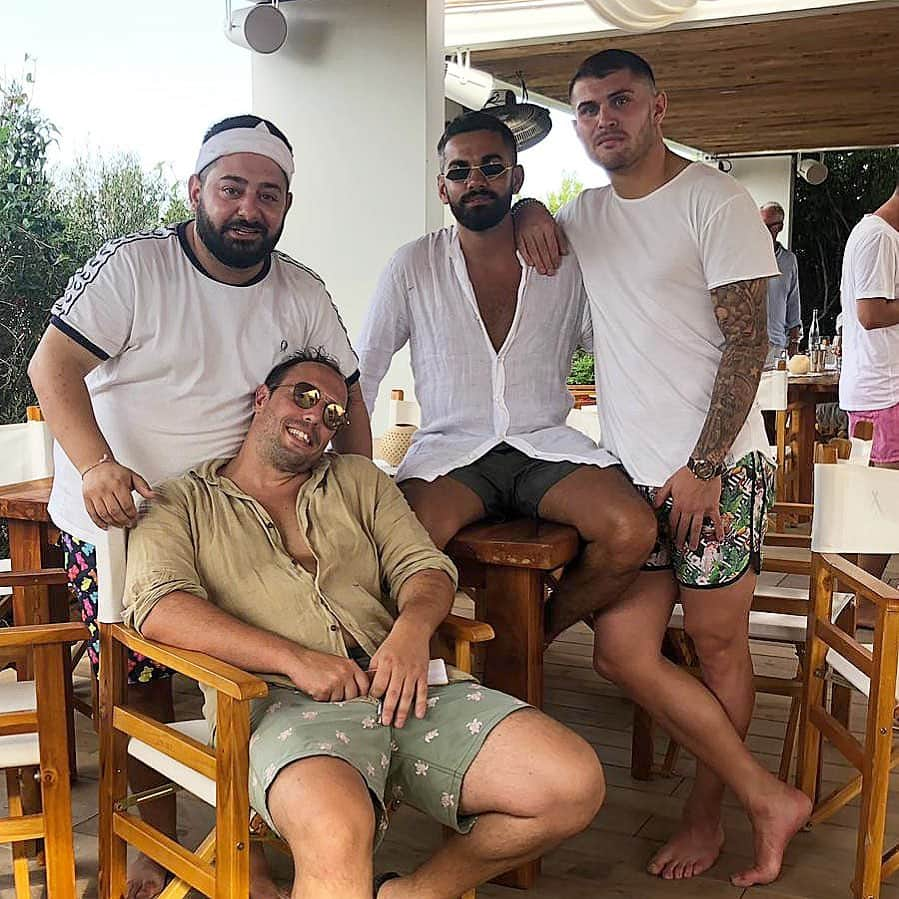 フェデリコ・ヴィヴィアーニのインスタグラム：「che squadra....e che bei ricordi....🤩❤️💪🏻😈 #Amici#Sardegna2019」