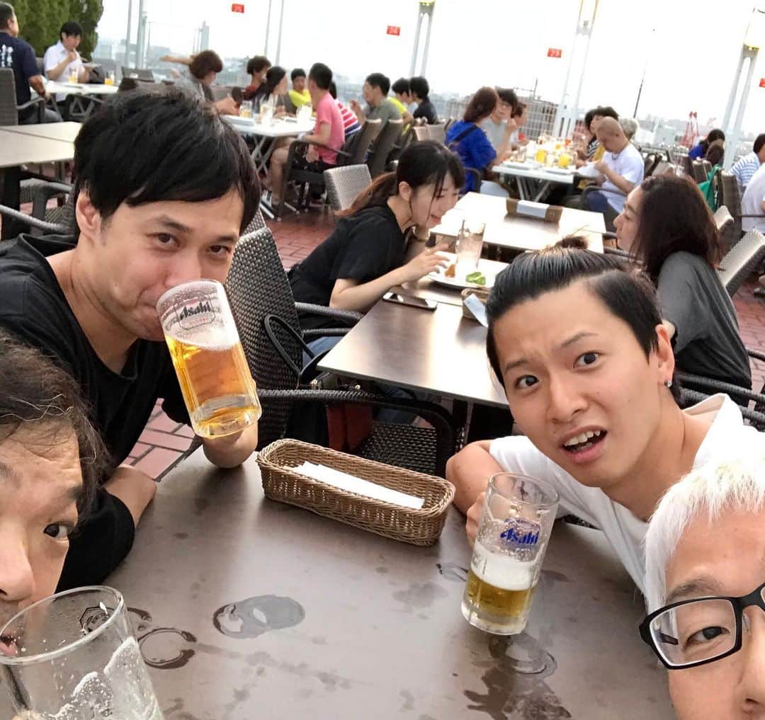 桂きん太郎さんのインスタグラム写真 - (桂きん太郎Instagram)「今日のおばけ屋敷メンバーが京都でお誕生日会をやってくれました。送り火を見ながらビール。」8月16日 20時01分 - kintarohkatsura