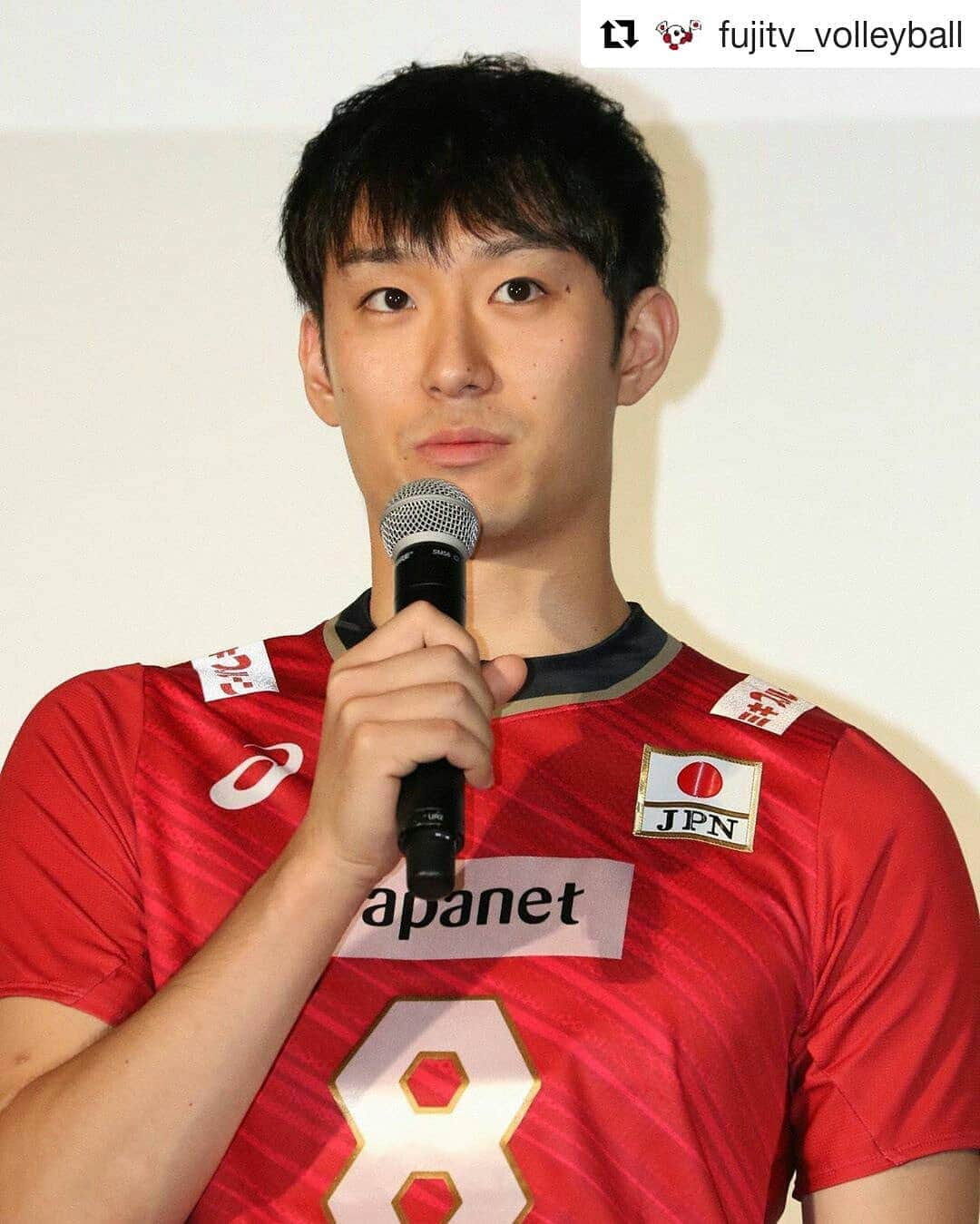 岡山放送さんのインスタグラム写真 - (岡山放送Instagram)「#Repost @fujitv_volleyball (@get_repost) ・・・ ワールドカップへの誓い💪 男子日本代表キャプテン柳田将洋選手✨ 『前回大会に引き続き、ワールドカップにチャレンジできることを嬉しく思っています。また今回はキャプテンとして、前回とは違った立ち回りをして、メダル獲得に貢献したいと思っています』  2015年のワールドカップで、石川祐希選手とともに大ブレイク💪 男子バレー人気の復活に大きく貢献しました😊 世界を驚かせたビッグサーブとキャプテンシーで、メダル獲得を目指します‼️ #ワールドカップバレー  #9月14日開幕 #フジテレビ系列 #FNS #岡山放送 #OHK #8ch 日本代表男女全22試合を生放送！」8月16日 20時04分 - ohk_official