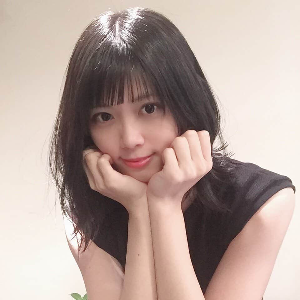 のインスタグラム：「・ ・ 去美髮沙龍跟設計師說「幫我弄西野七瀨的髮型」的結果wwww ・ ヘアサロンに行って、「西野七瀬さんのヘアスタイルにしてください」の結果wwww  美容師さん @yusuke222 ・ #我手殘自己還是不會弄啦 #自分ではできない #西野七瀬 #ヘアサロン #ヘアスタイル #ヘアモデル #サロンモデル #被写体 #hair #nishinonanase #黒島沙和 #台湾出身 #施鈺萱 #シュアン」