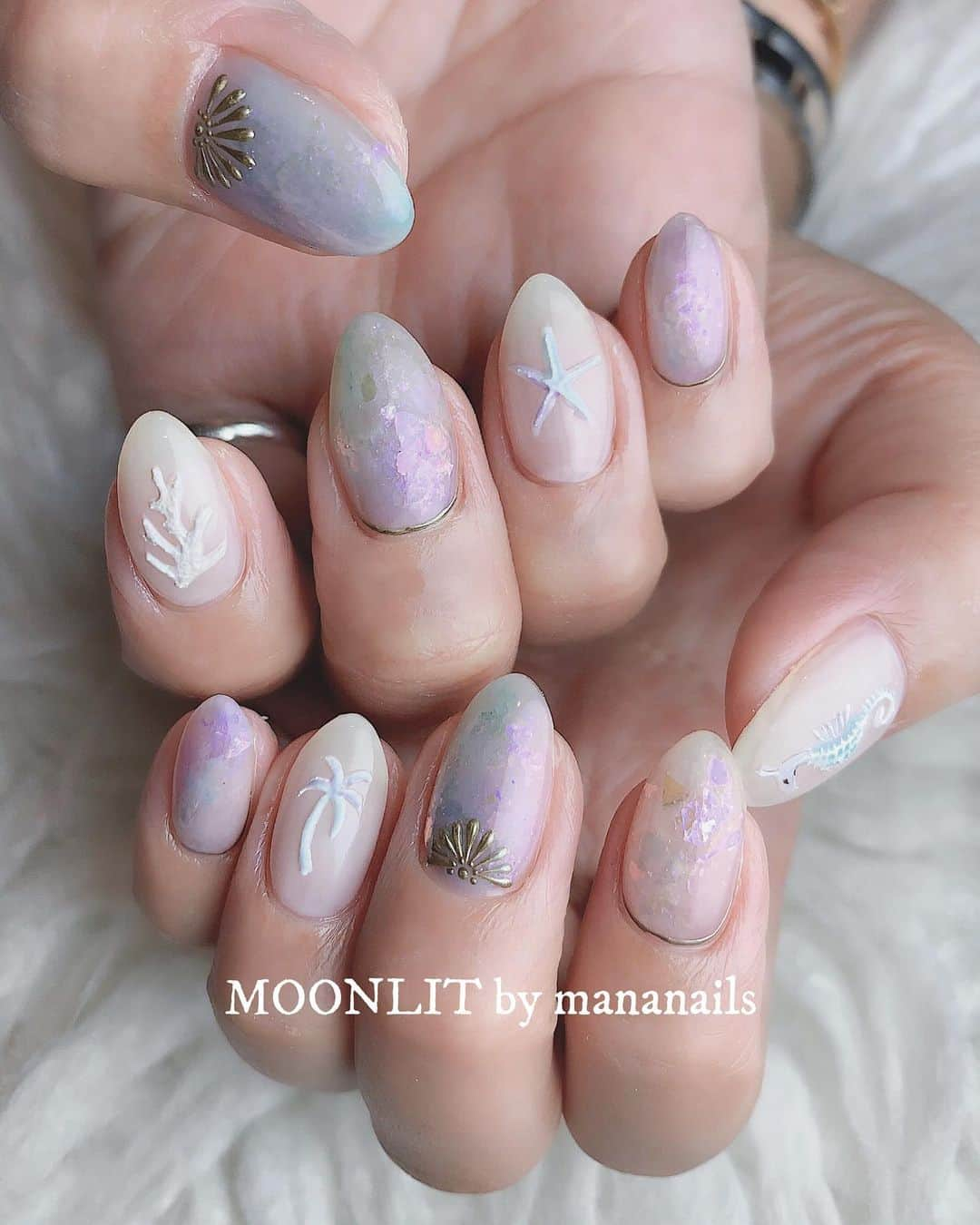 mananailsさんのインスタグラム写真 - (mananailsInstagram)「🧜🏻‍♀️💕 design by @moonlit_miki @misa_by_novel のオーロラパウダーを使用してます💕 ㅤ ☾オフ込み120min」8月16日 20時13分 - mananails