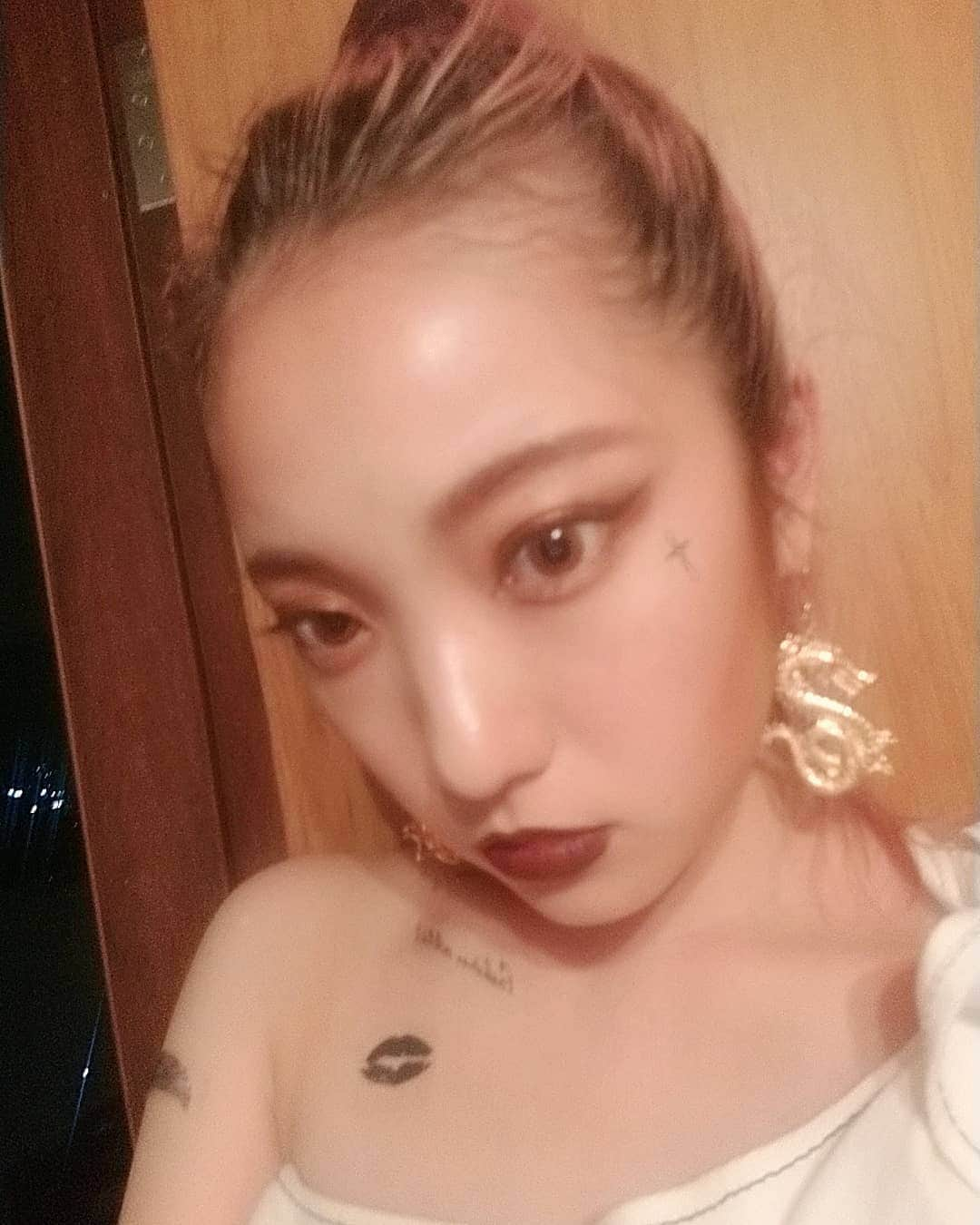 小林レイミさんのインスタグラム写真 - (小林レイミInstagram)「🐲🐲🐲💜 #tattoostyle #tattooart #makeupart #smokyeyes #makeuplooks #dragon #summervacation #bangkok #fashionnightout」8月16日 20時35分 - _reimi._____