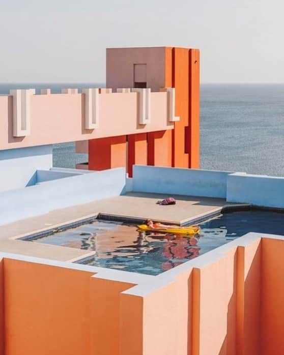 AnOther Magazineさんのインスタグラム写真 - (AnOther MagazineInstagram)「⁠DREAMY ☀️⁠⠀ ⁠⠀ 📸 from Ricardo Bofill: Visions of Architecture⁠, by @gestalten」8月16日 20時43分 - anothermagazine