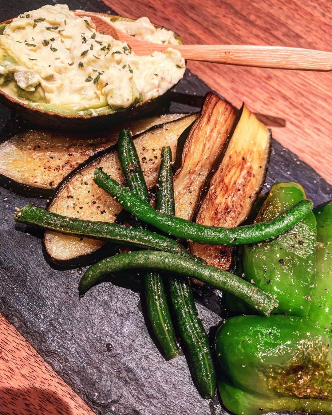 GENKINGの釜飯さんのインスタグラム写真 - (GENKINGの釜飯Instagram)「✔︎アボガドディップと焼き野菜🥑 作り方は2枚目‼️ 焼いた鶏肉につけても美味しいよ😆 #genkingkitchen」8月16日 20時38分 - genkingkitchen