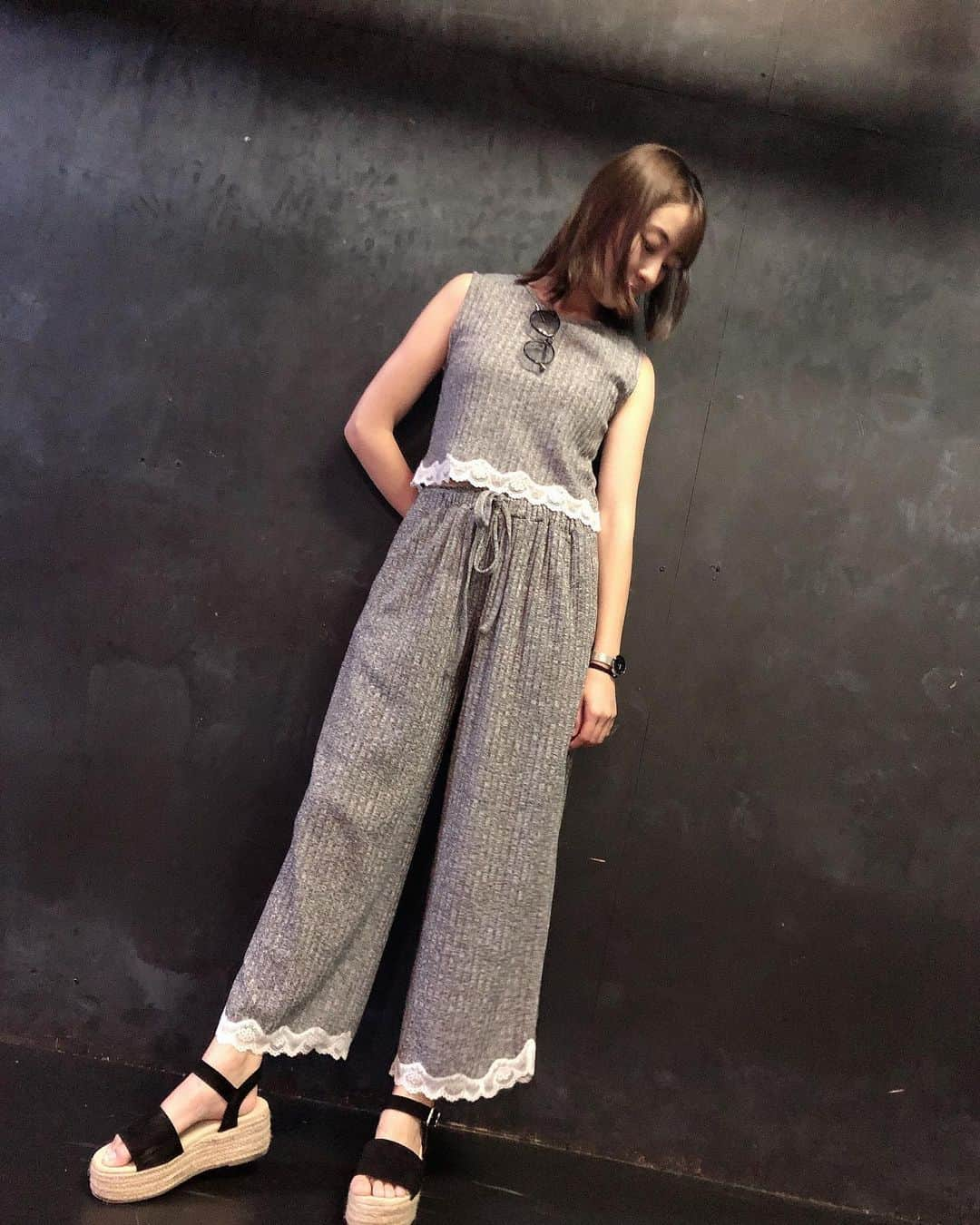 藤江れいなさんのインスタグラム写真 - (藤江れいなInstagram)「稽古終わった☺️ #２２時の嫁  #私服 #ootd #fashion #コーディネート #セットアップ #LAYMEE #サンダル #WEGO」8月16日 20時44分 - 01nyan0201