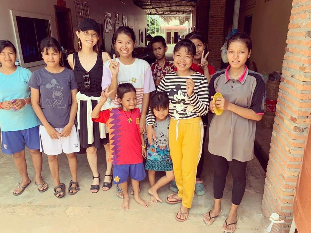 福田ゆみさんのインスタグラム写真 - (福田ゆみInstagram)「笑顔が素敵。 ありがとう。 #カンボジア  #子供  #孤児院 #福田ゆみ」8月16日 20時45分 - yumifukuda0511