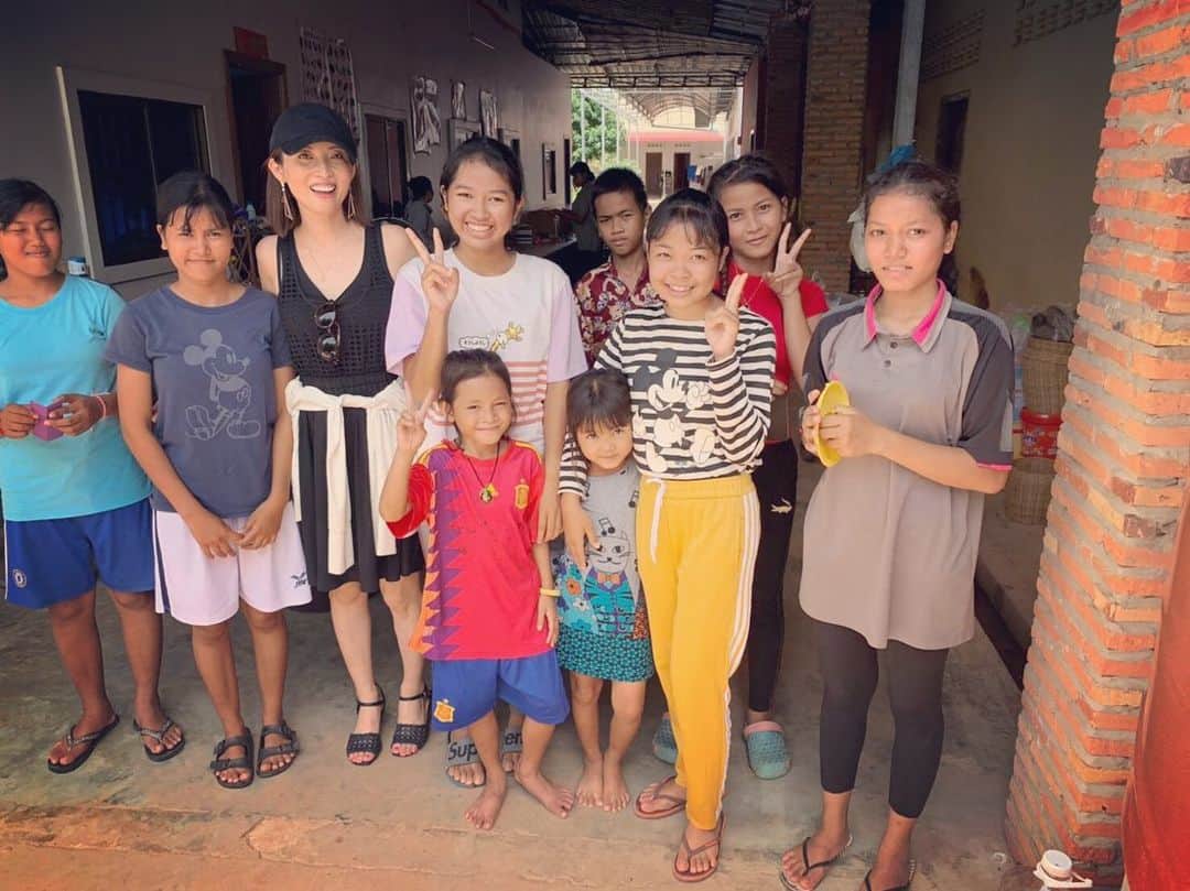 福田ゆみさんのインスタグラム写真 - (福田ゆみInstagram)「笑顔が素敵。 ありがとう。 #カンボジア  #子供  #孤児院 #福田ゆみ」8月16日 20時45分 - yumifukuda0511