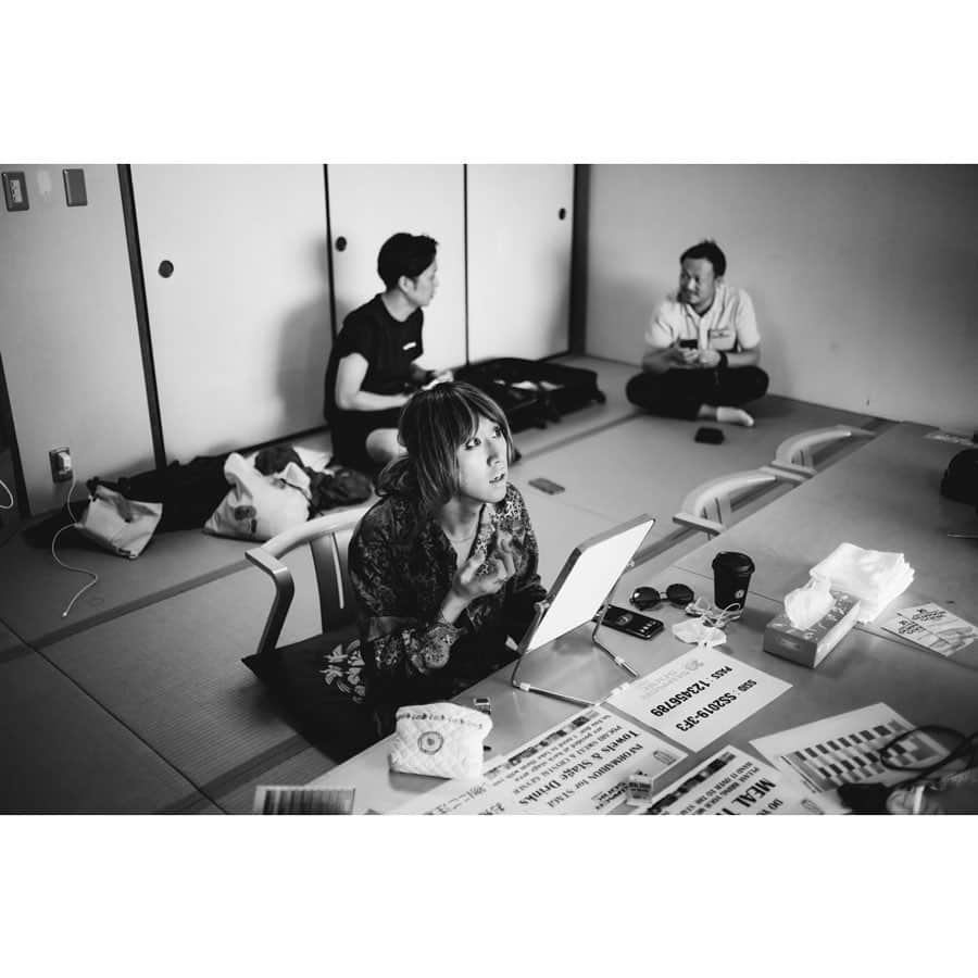 渋谷龍太さんのインスタグラム写真 - (渋谷龍太Instagram)「本番中、本番後、本番前。  写真 @junpeihiyoshi  #superbeaver」8月16日 20時45分 - gyakutarou