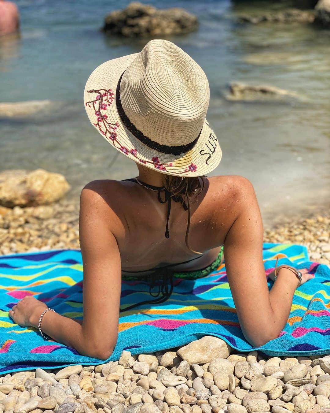 マリナ・デュランダさんのインスタグラム写真 - (マリナ・デュランダInstagram)「Those lazy, hazy, crazy days of summer ☀️ 🏝 🌊  P.s. thank you @handmade_by_aziram for your lovely creation 👒  #mysummer #summer19 #paradise #island #life #cyprus #enjoy #relax #havefun」8月16日 20時46分 - dmarishka