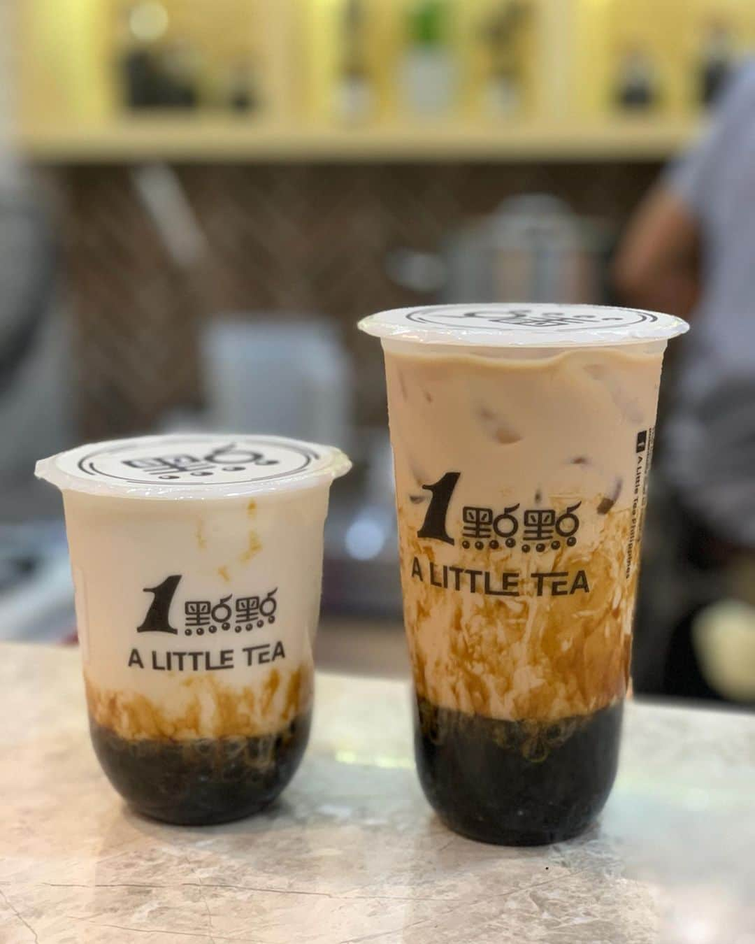 石井あみさんのインスタグラム写真 - (石井あみInstagram)「❂ New Shop! 【A LittleTea】 そこにタピオカがあるかぎり！  初めて行ったエリザベスモール通称Emallにある、 今年6月にオープンしたタピオカ屋さん。 Blacksugerなのに0％シュガーがあるのが嬉しい。  Blacksuger coconutteaがさっぱりしていて美味しかった！  黒蜜に酸味があって、日本のあんみつの蜜に似てた！✨ タピオカは小粒でした。 89〜99₧だったから、2つ買っても400円くらい。ヤスイ。  それほど大きくないローカルなモールだったけど、プレイランドやゲームセンター、激安ローカルお洋服もあって楽しかった！  #emall#alittletea #タピオカ部 ◇─◇─◇─◇─◇─◇─◇─◇─◇─◇─◇─◇─◇─◇─ ［CEBUYOLO〜you only live once〜］ http://www.cebuyolo.com セブ島留学をサポートさせて頂いています。 無料相談はDM、メールにてお待ちしております✰ #cebu#セブ#cebuyolo#セブ島留学#セブ留学#セブ島親子留学#セブ島母子留学#語学留学#母子留学#親子留学#세부#セブ移住#セブ島移住#セブライフ#cebulife#セブグルメ#セブ在住#英語教育#セブ島教育移住#セブ生活#セブ子育て#海外子育て#ママ#セブ島赤ちゃん連れ#セブ島子連れ#フィリピン留学 ◇─◇─◇─◇─◇─◇─◇─◇─◇─◇─◇─◇─◇─◇─」8月16日 20時47分 - ami_cebuyolo