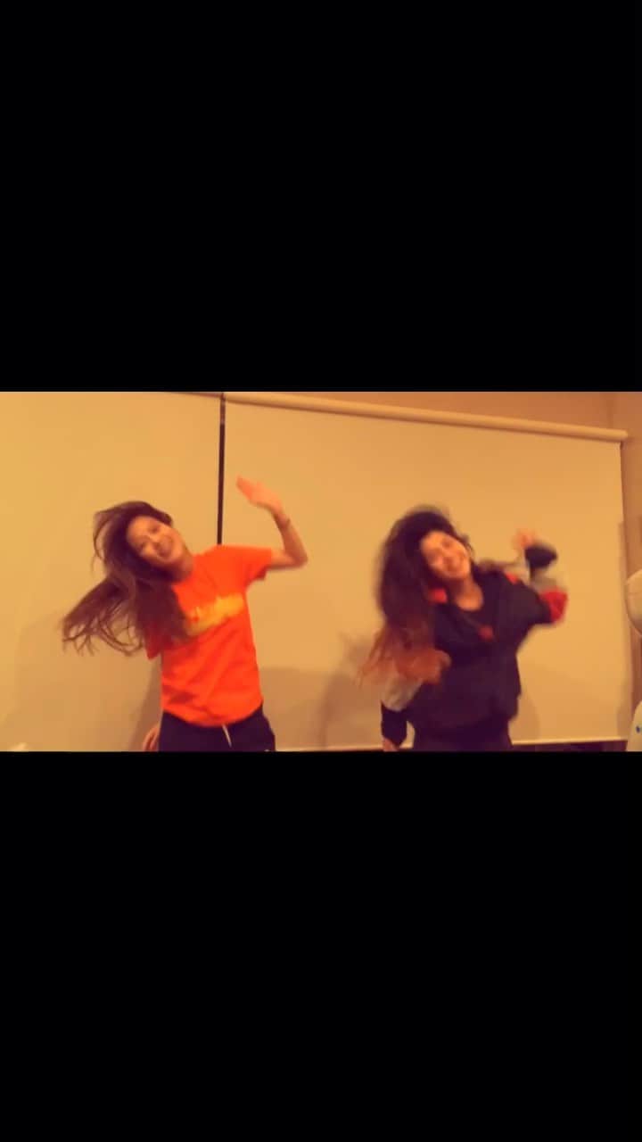 菜々香のインスタグラム：「#handclap  #2週間で痩せるダンス #田野優花 #菜々香 #thecircus」
