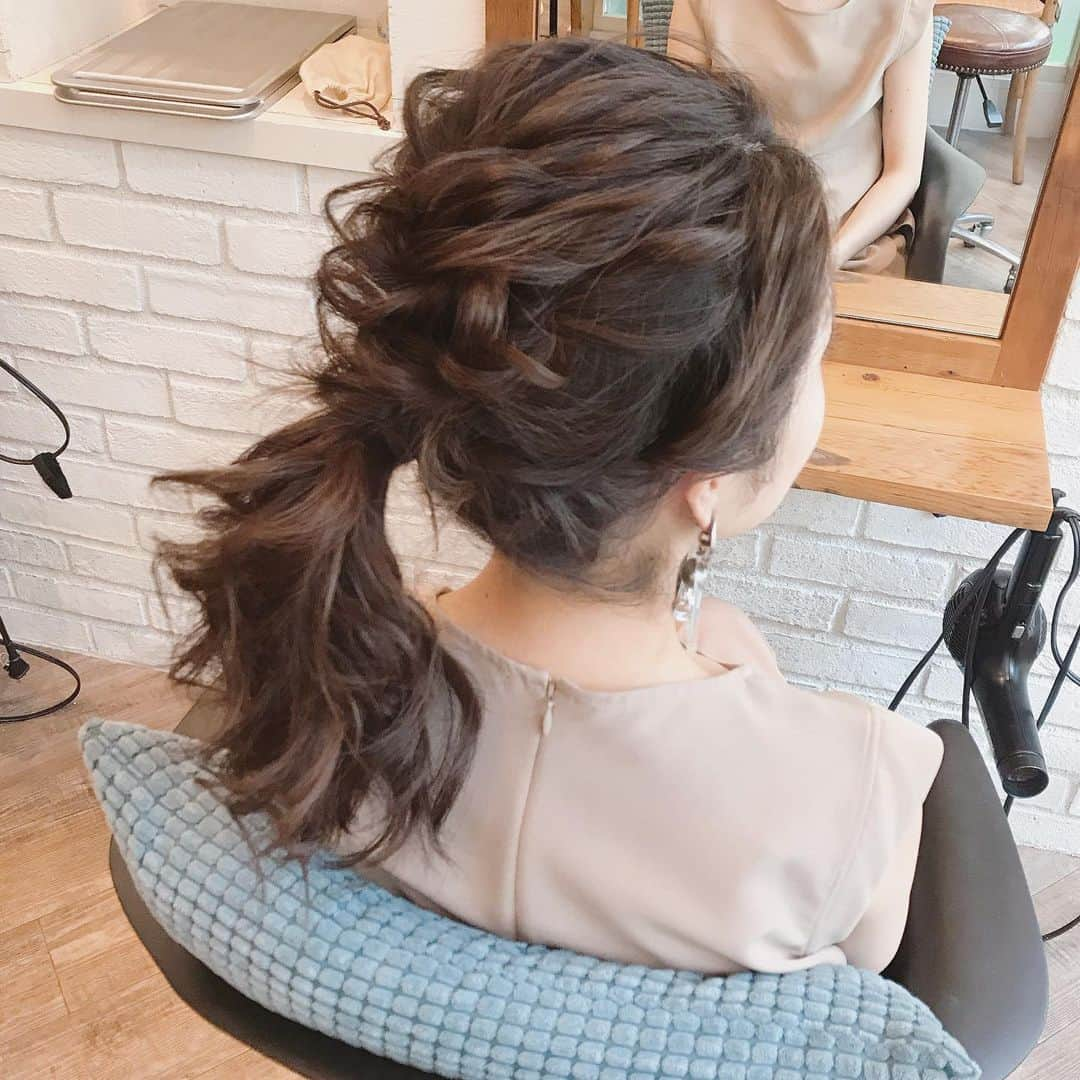 金子真由美さんのインスタグラム写真 - (金子真由美Instagram)「* hair arrange * ポニーテール * #かねこアレンジ #ヘアアレンジ #結婚式 #ブライダルヘア #パーティーヘア #プレ花嫁 #アレンジ #結婚パーティ #ポニーテールアレンジ #ポニーテール #ゆるふわアレンジ」8月16日 21時04分 - kanekomayumi12