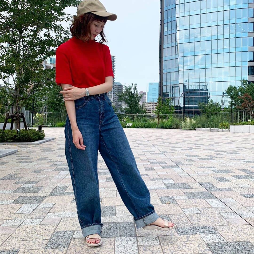 のインスタグラム：「バックリボンスタイルのキャップでおしゃれに差をつけちゃおう💛 トップスは柔らかい肌触りが癖になる薄手のサマーニット！ スポサンとカゴバッグを合わせれば定番のカジュアルコーデの完成✨ ------------------------------ .  #トップス #aquagarage 🔍［aquagarage ボトルネック トップス］  #サンダル #Outletshoes 🔍［ベルクロ スポーツサンダル］  #キャップ #ClassicalElf 🔍［バックリボンキャップ］ ------------------------------ .  #SHOPLIST #SHOPLISTA #LiSTA #ショップリスト #ショップリスタ  #プチプラコーディネート #着まわしコーデ#サマーニット#リブニット#スポサン#ベルクロ#足元くら部#キャップ#キャップ女子 #カジュアル#大人ファッション#シンプルコーデ#大人カジュアル#大人カジュアルコーデ @shoplist_official」