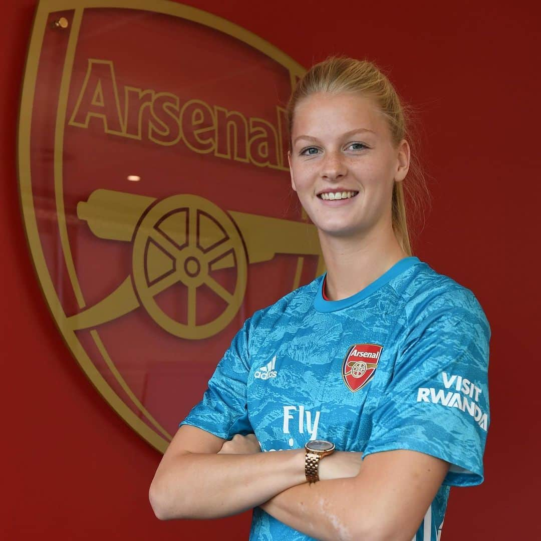 Arsenal Ladiesさんのインスタグラム写真 - (Arsenal LadiesInstagram)「Welcome to The Arsenal, @franstenson 👋 #StensonSigns ✍️」8月16日 21時08分 - arsenalwfc