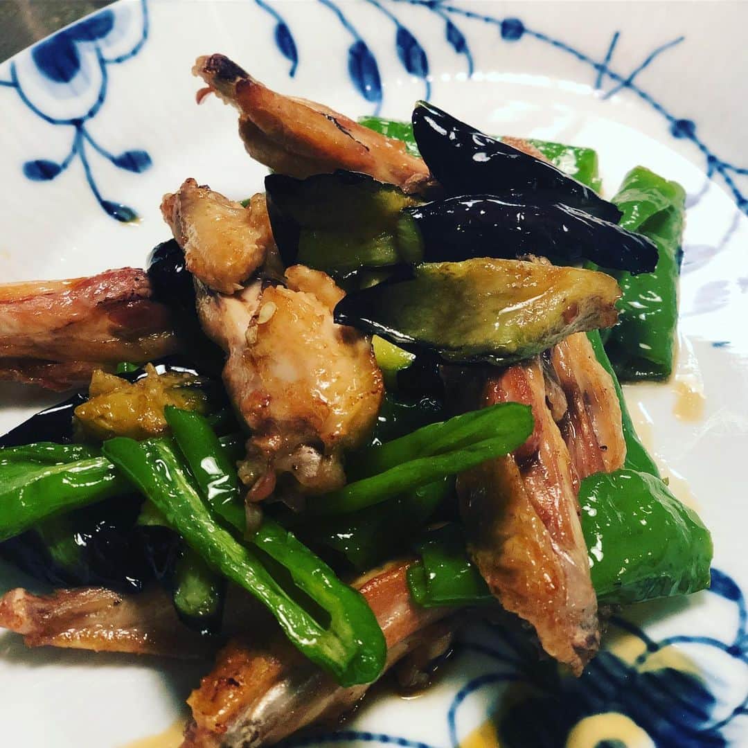 内田恭子さんのインスタグラム写真 - (内田恭子Instagram)「シンプルなお家ごはんを食べて、その後はポップコーンたくさん作って、燃えるオセロナイト。こういうゆっくりな時間が好きだなあ。  #うちごはん #素揚げして味付けしただけ #ごはんが美味しいね #オセロ #ポップコーン #内田恭子 #kyokouchida」8月16日 21時19分 - kyoko.uchida.official