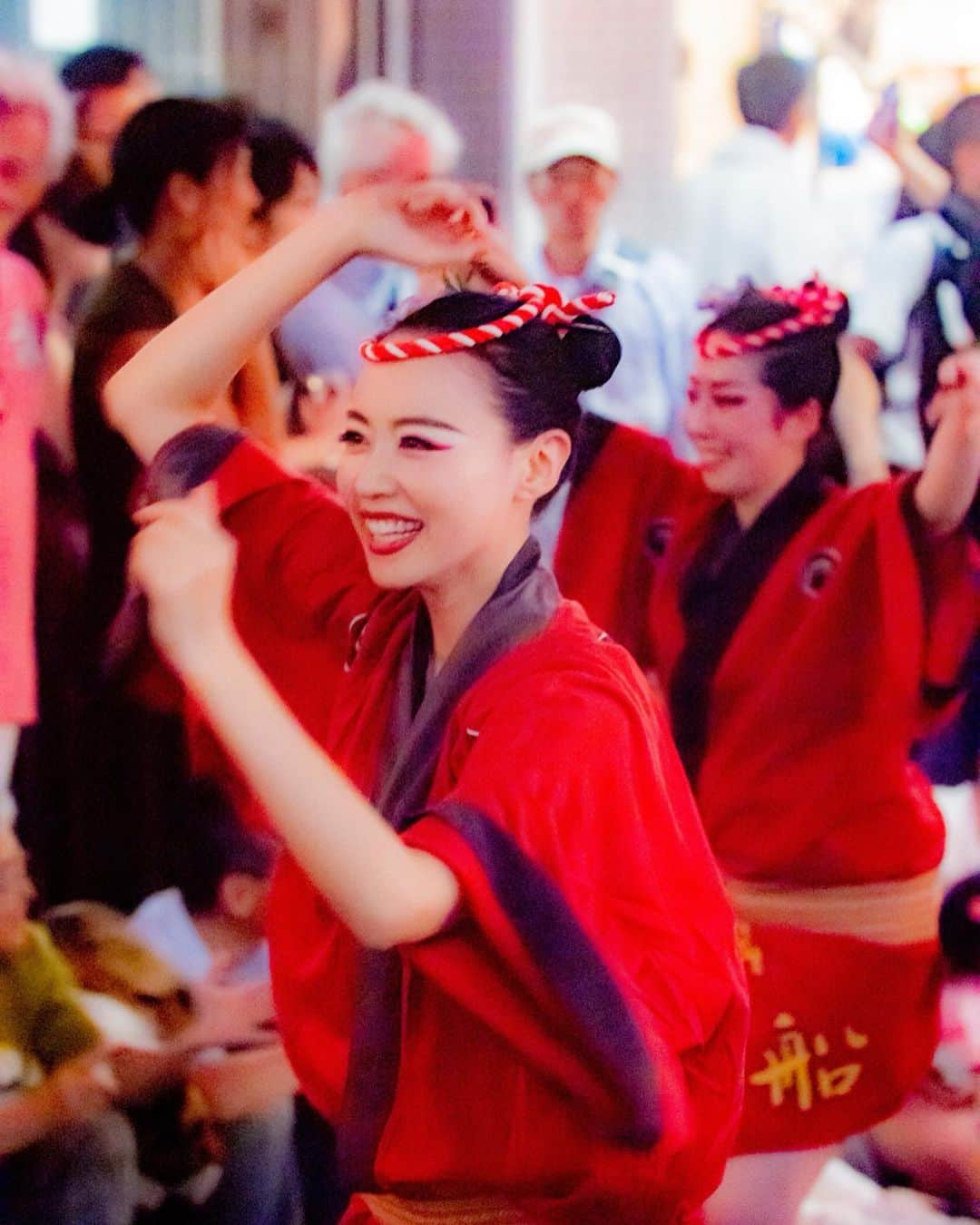 千倉里菜さんのインスタグラム写真 - (千倉里菜Instagram)「初めて踊る側で参加した徳島市内での阿波踊り、とっても楽しかった😇😇😇 . . たくさん楽しんで たくさん汗かいて たくさんのお客さんと笑顔を交わせて やっぱり地元で踊れている時の気持ちは特別なものでした🙏✨ . . . _ #地元 #徳島 #阿波踊り #寶船 #takarabune #tokushima #awadance #dance #日本 #日本文化 #伝統 #伝統芸能 #culture #踊り #汗 #芸能 #写真 #台風 #お祭り #祭 #お盆 #ポートレート #portrait #四国 #観光」8月16日 21時11分 - rina_amatsuma