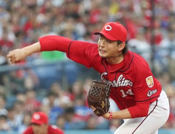 地方民のカープ女子のインスタグラム：「・ こいほー*\(^o^)/* ・ 大地さん完投で10勝目‼️ ・ 2位に浮上✌︎︎ ・ #大瀬良大地#西川龍馬#安部友裕 #広島東洋カープ#広島カープ#カープ#carp」