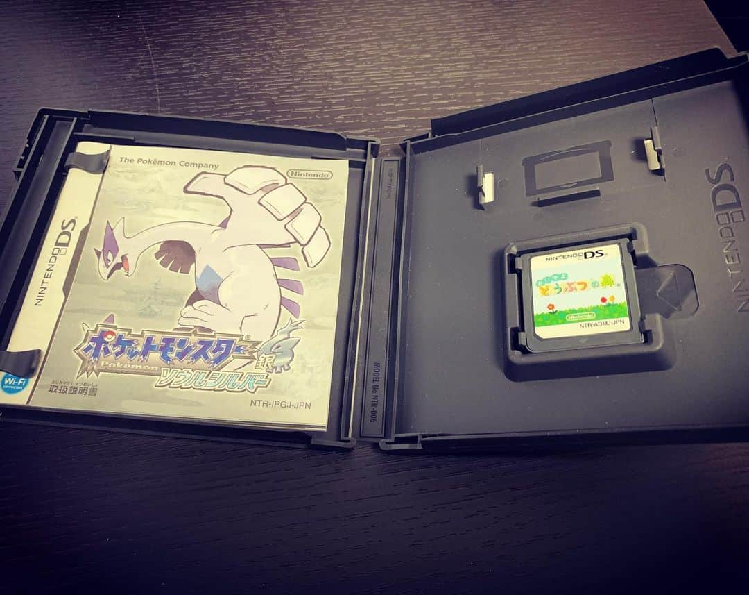 砂川信哉のインスタグラム：「ポケモン買ってウッキウキで配信しようとしたら中身どうぶつの森だった」