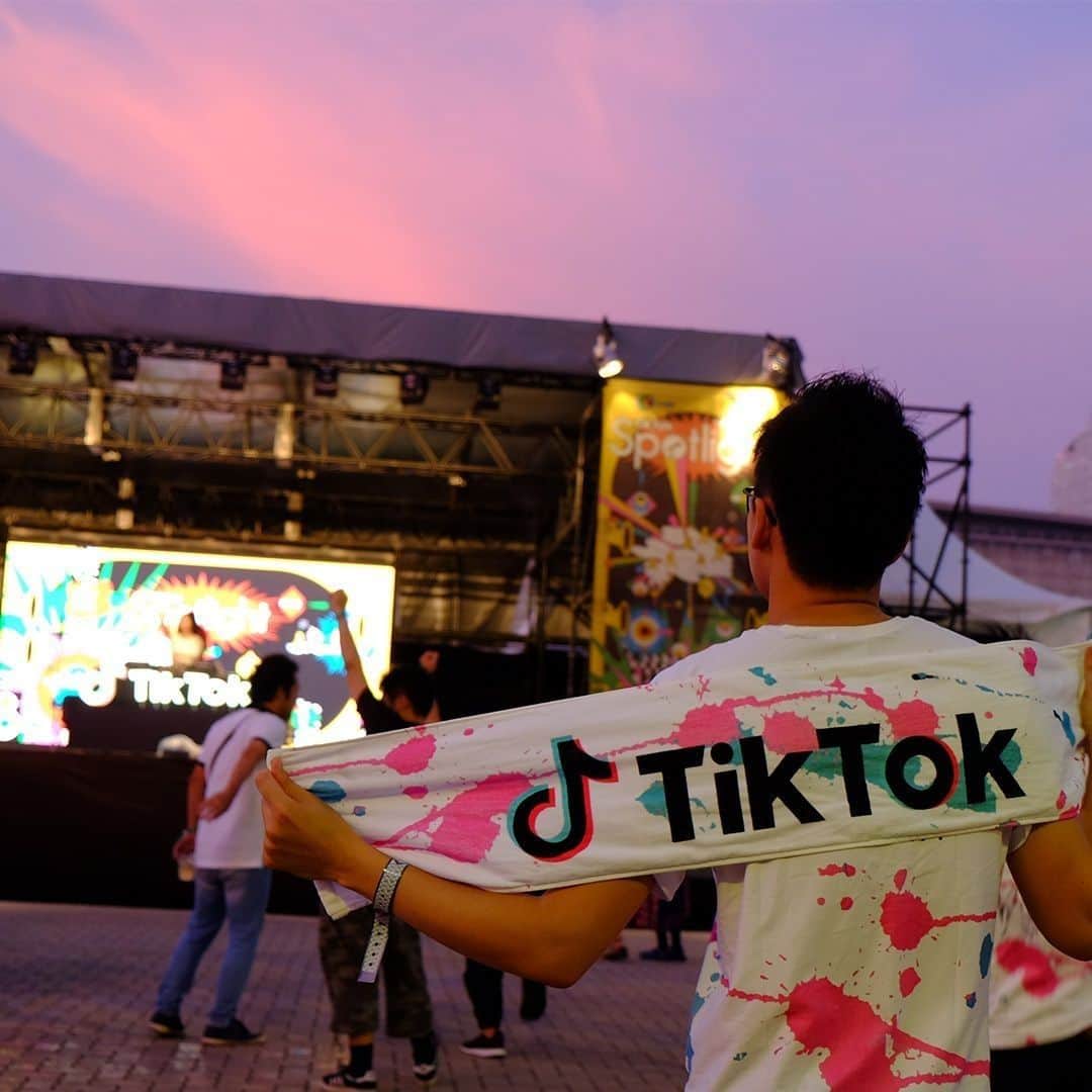 のインスタグラム：「屋外TikTokステージもお見逃しなく♪⠀ ⠀ #サマソニ #サマソニ2019 #サマソニ東京 #サマーソニック #サマーソニック2019 #サマーソニック東京 #サマソニ20周年 #summersonic #summersonic2019 #summersonictokyo #TikTok #ZOZOMARINESTADIUM #マリンスタジアム」