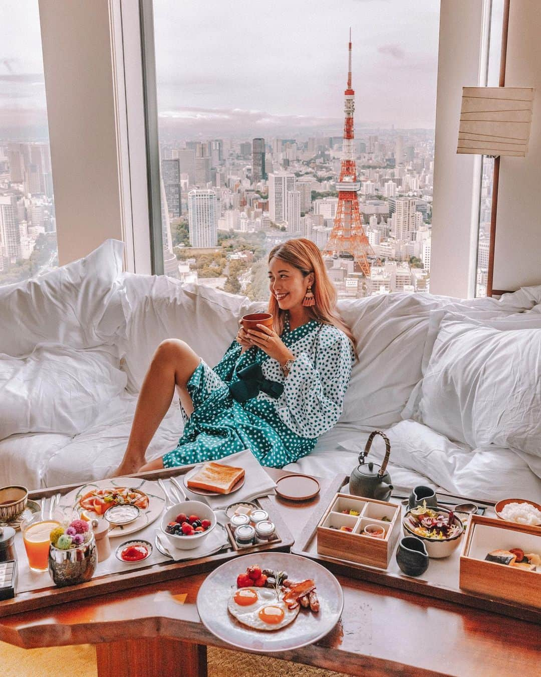 Andaz Tokyo アンダーズ 東京さんのインスタグラム写真 - (Andaz Tokyo アンダーズ 東京Instagram)「For those lazy mornings, breakfast in-room is always a good idea. 📸 Special thanks to @connieandluna」8月16日 21時27分 - andaztokyo