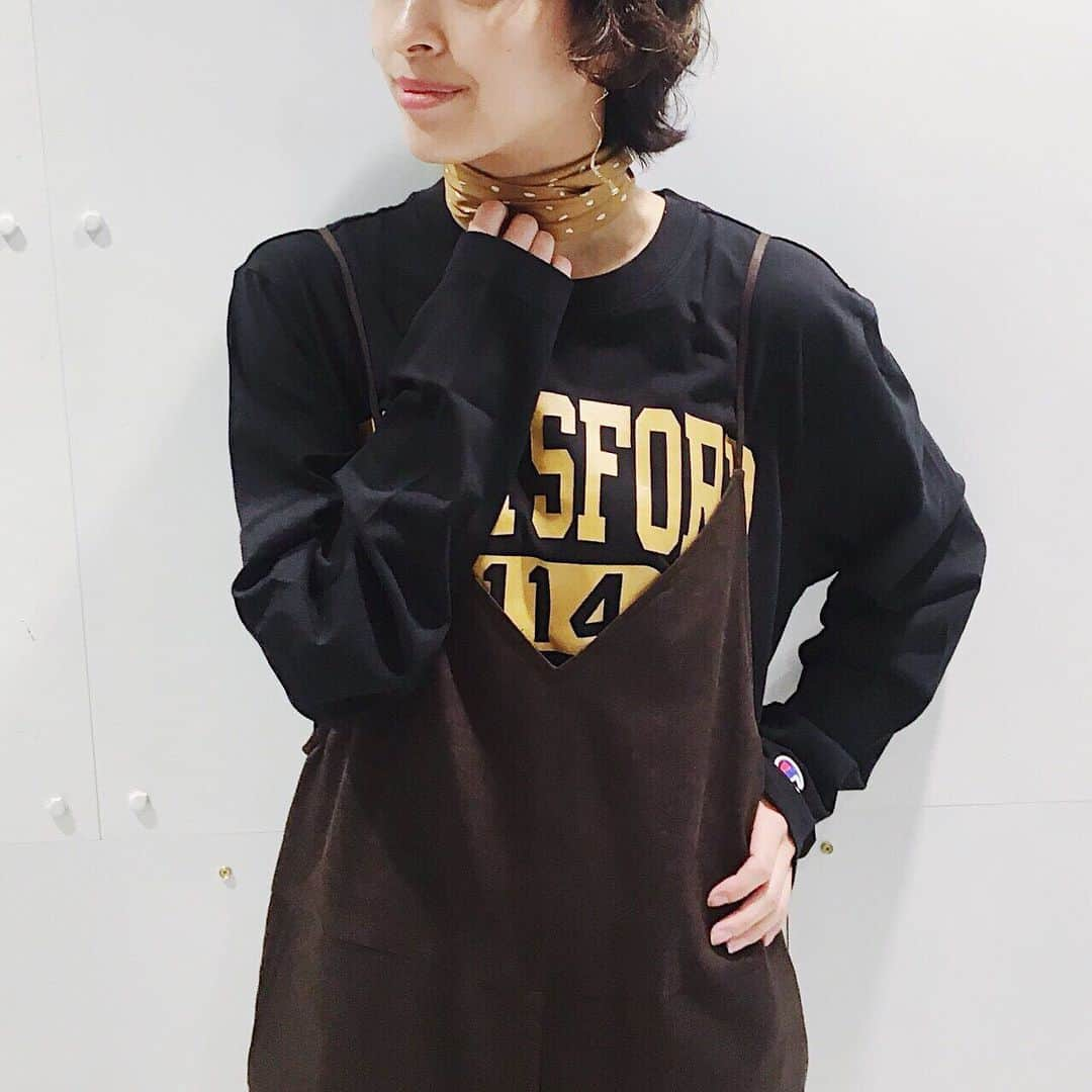 SLOBE IENAさんのインスタグラム写真 - (SLOBE IENAInstagram)「カジュアルな日は、小物で女性らしさを。。。﻿ ﻿ tops(champion)¥3,900+tax﻿ allinone(slobe)¥12,000+tax﻿ scarf(slobe)¥3,000+tax﻿ ﻿ ▶︎画像をタップしてショッピング！﻿ ﻿ #SLOBEIENA﻿ #SLOBE﻿ #ienaslobe﻿ #SLOBEIENAルミネエスト﻿ #ルミネエスト﻿」8月16日 21時20分 - slobeiena