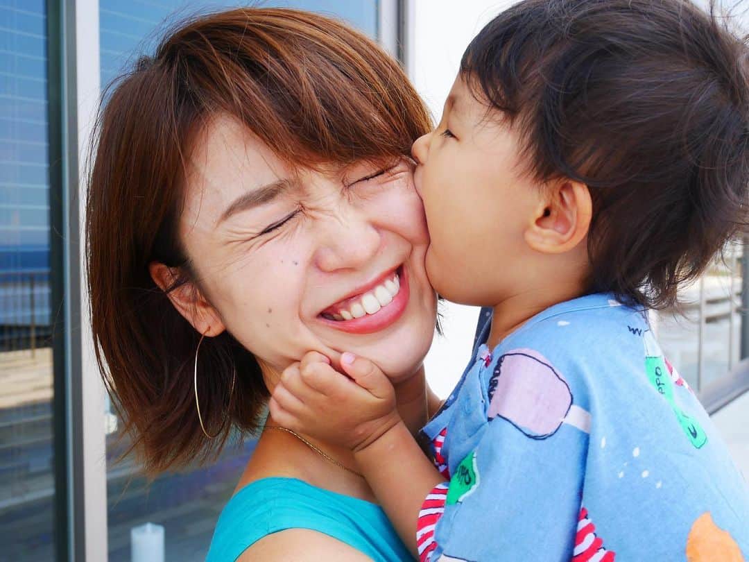 都倉賢のインスタグラム：「#萌の日2019 皆さんがハッシュタグで盛り上げてくれてるので便乗して…  仕事に、子育てに、旦那育てに、本当にいつもありがとう😊  これからもたくさんの方々に支えてもらいながら自分らしく楽しんでね😘  あっ、誕生日おめでとう🎊🎈🎂」