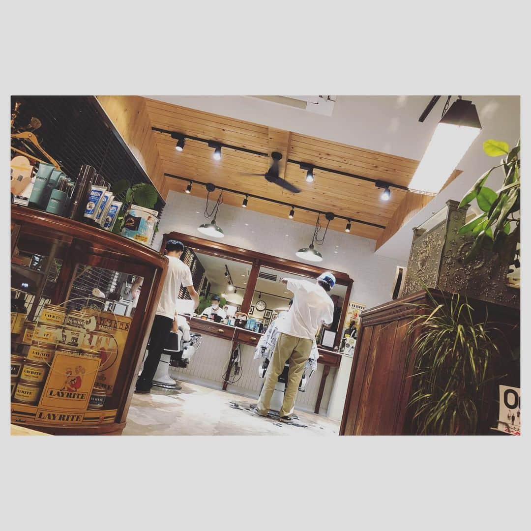 ELSAさんのインスタグラム写真 - (ELSAInstagram)「BARBER SHOP NEW STANDARD💈ケンちゃんいつもありがと✂︎ #barbershopnewstandard #高幡不動」8月16日 21時23分 - elsajealkb