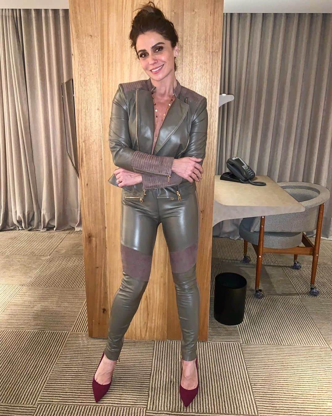 のインスタグラム：「Bom dia sexta feira sua linda!!!!! ♥️ O que vcs vão fazer hoje? Conta aqui??? 💋」