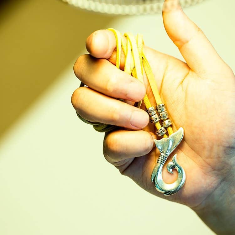 のインスタグラム：「【Pendant】Whale Tail Hook Pendant（Medium）/ *Exclusive design. Silver beads is optional.」