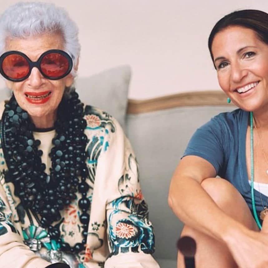 ボビー・ブラウンのインスタグラム：「#fbf to when I got to interview and shoot with @iris.apfel on marriage and style on an epic shoot #ohthepeopleyoumeet」
