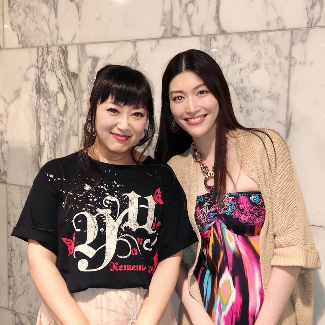 櫻井麻美のインスタグラム：「#スケバン刑事3 唯・結花・由真 三姉妹コンサート～Remember2019～ に行ってきました♪ ・ 三姉妹の世界に引き込まれました😆 結花さんの真似をして一緒に踊ったりして、すごく楽しかった〜‼️ ・ #三姉妹コンサート #大西結花 #アイドル」