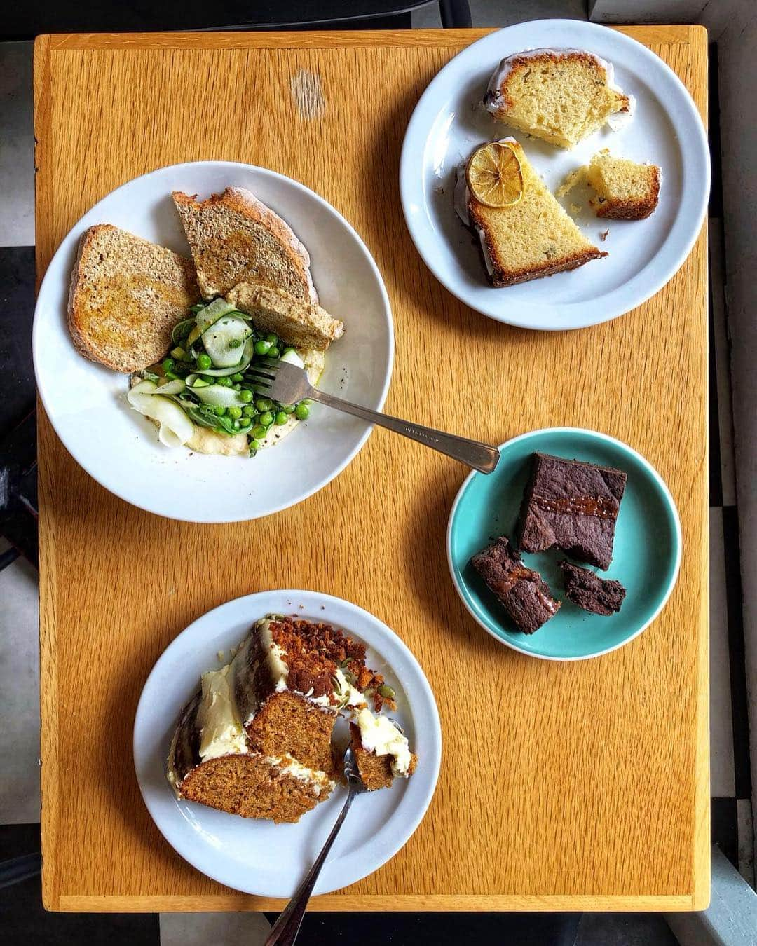 @LONDON | TAG #THISISLONDONさんのインスタグラム写真 - (@LONDON | TAG #THISISLONDONInstagram)「Hey #London! It’s @felicityspector checking out the fabulous @luminarybakery in #StokeNewington - couldn’t resist a vast slice of their justly famous carrot cake - plus some lemon drizzle, a salted caramel brownie and some of their delicious soda bread with hummus and summer veg. Luminary really is a very special place - as well as a bakery and cafe, it’s a social enterprise which trains women in baking and hospitality. Many of the women who work here have been through domestic violence, homelessness, sexual exploitation or crime and the skills they learn are truly empowering and offer the opportunity of independence and  decent work. Plus - with ambassadors like @henriettainman and @bakedbybenji - as you can imagine the cakes, bread and buns they produce are terrific. Tag your friends and enjoy some food that really is doing a power of good! 🍰❤️🍰 // #thisislondon #londonlife #londonreviewed」8月16日 21時34分 - london